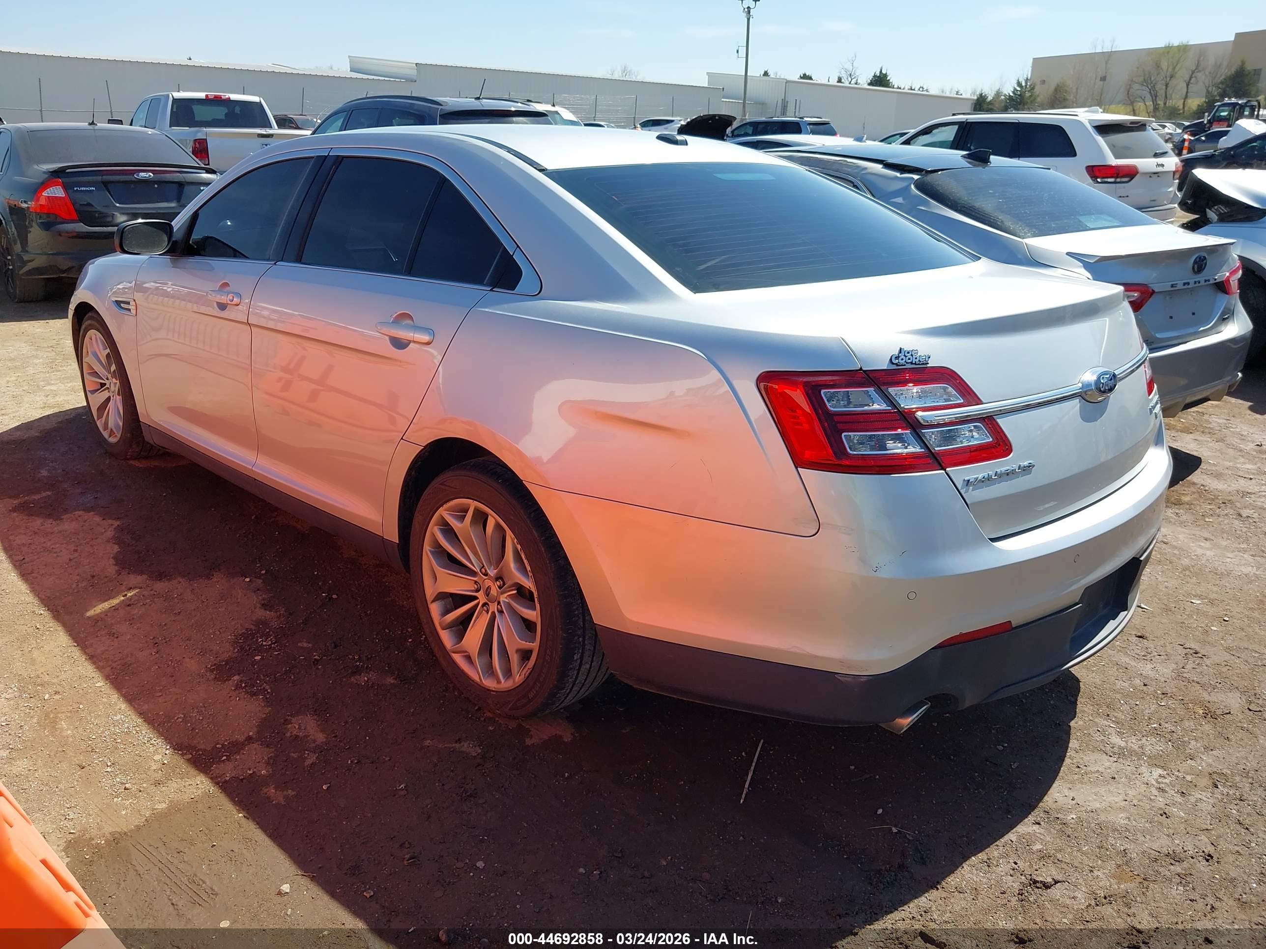 FORD TAURUS image 3