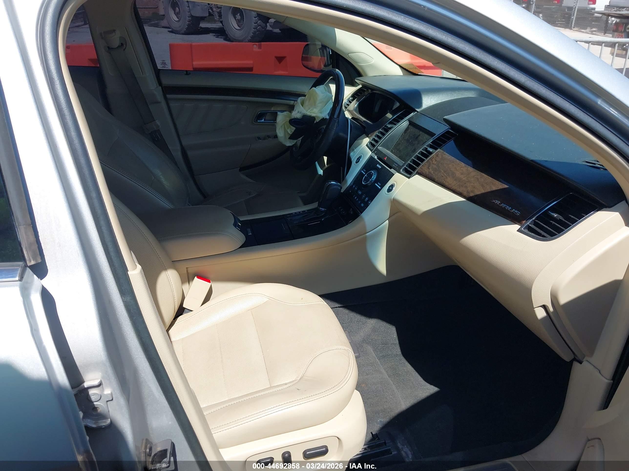 FORD TAURUS image 5