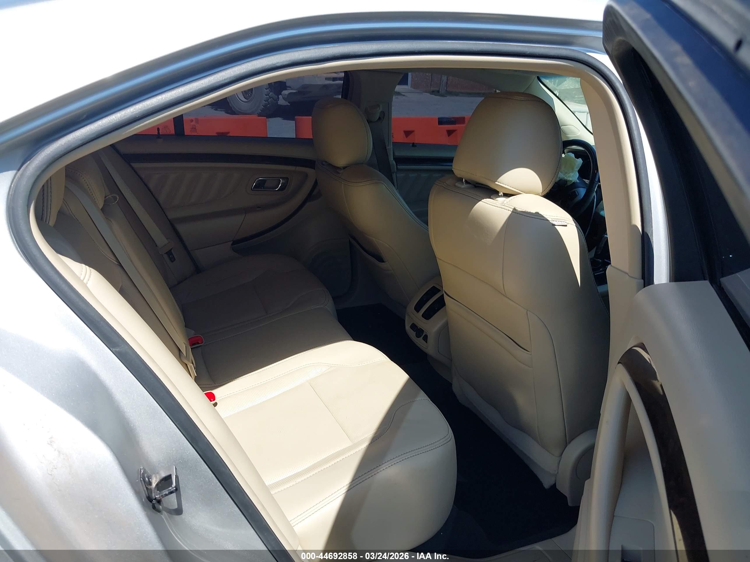 FORD TAURUS image 8