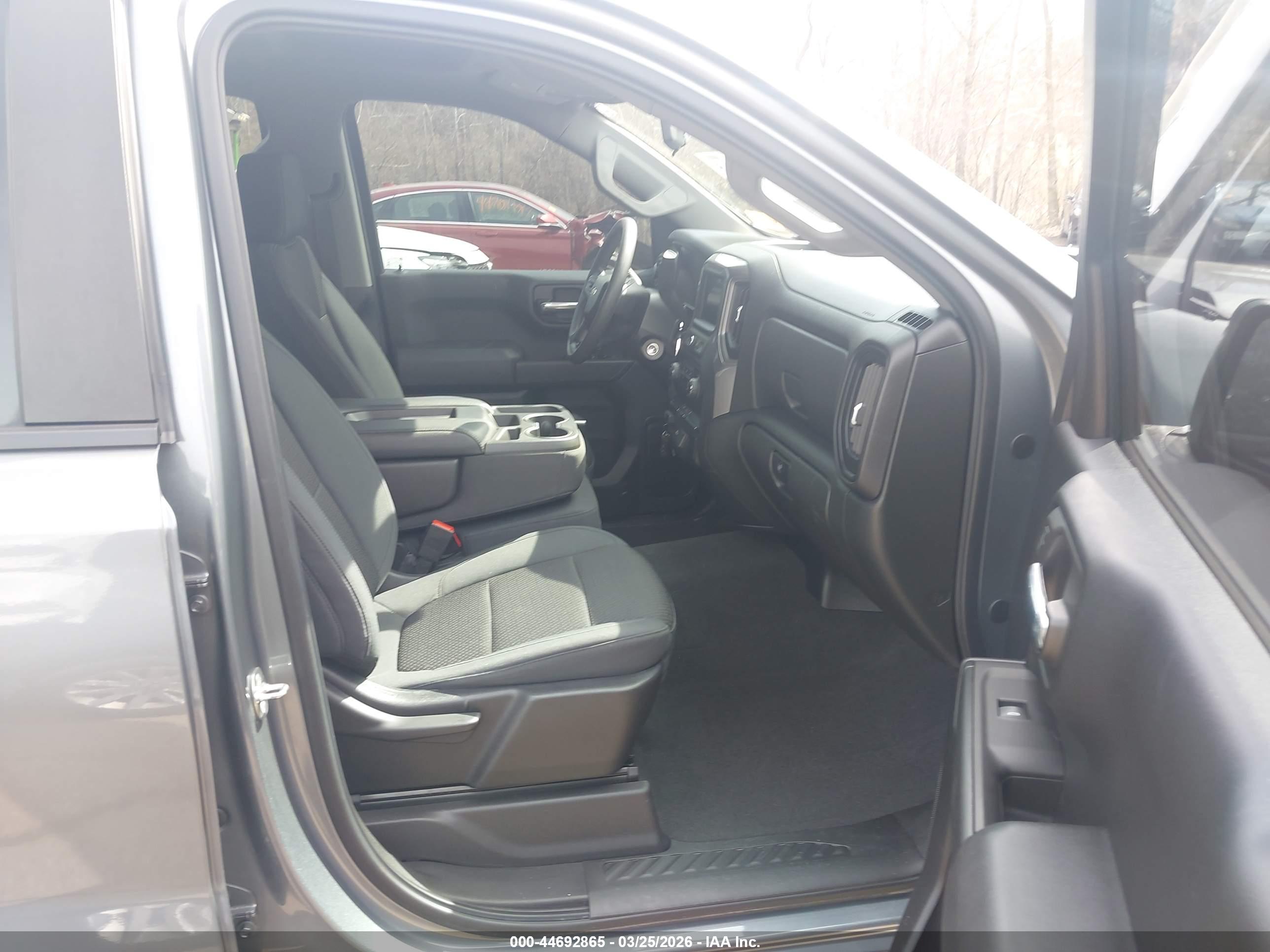 CHEVROLET SILVERADO image 5