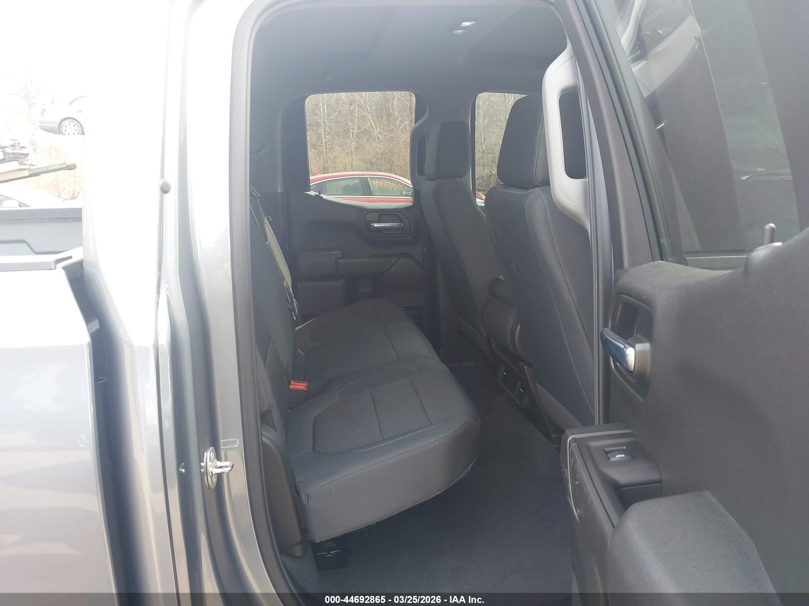 CHEVROLET SILVERADO image 8
