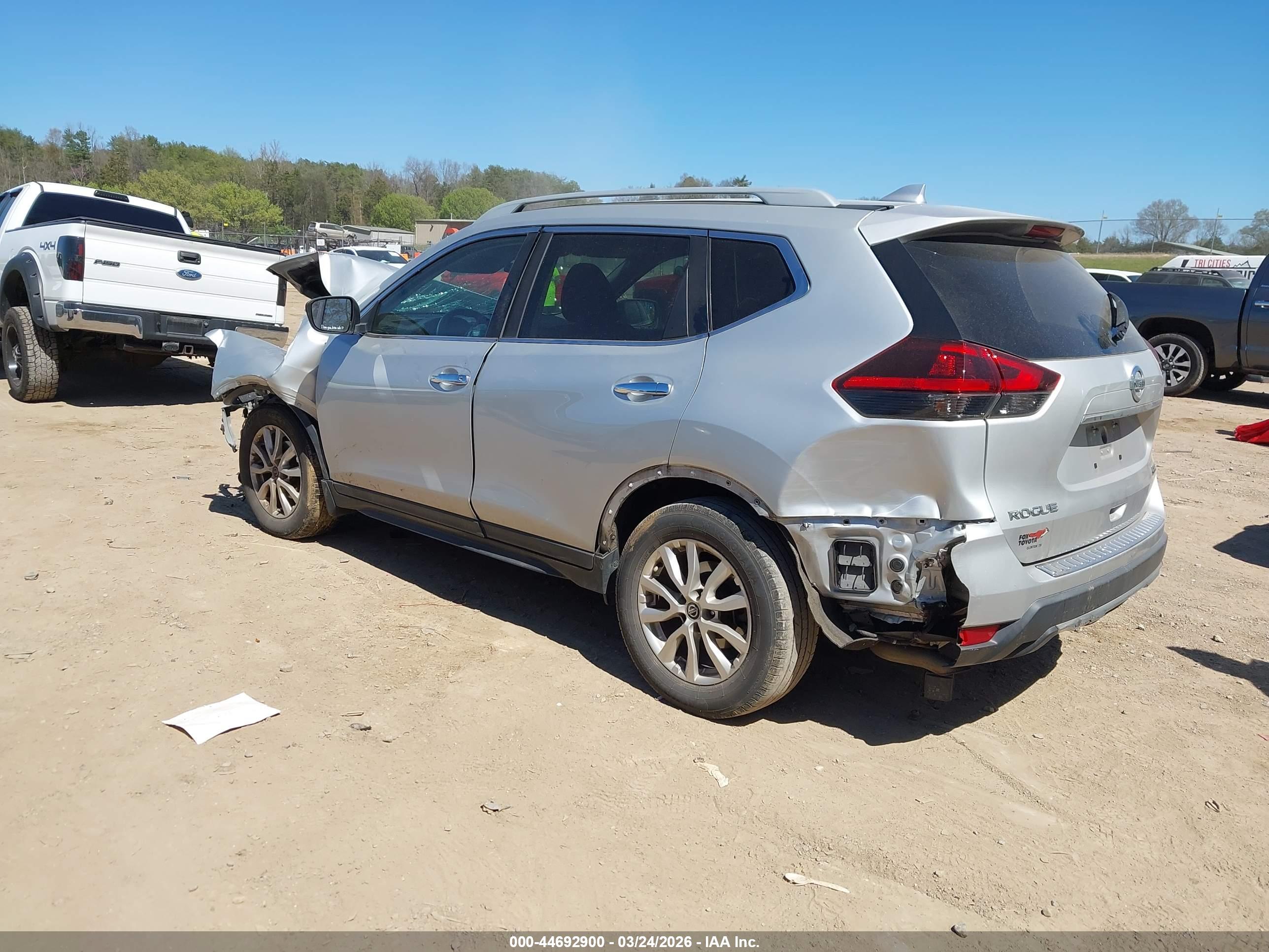 NISSAN ROGUE image 3