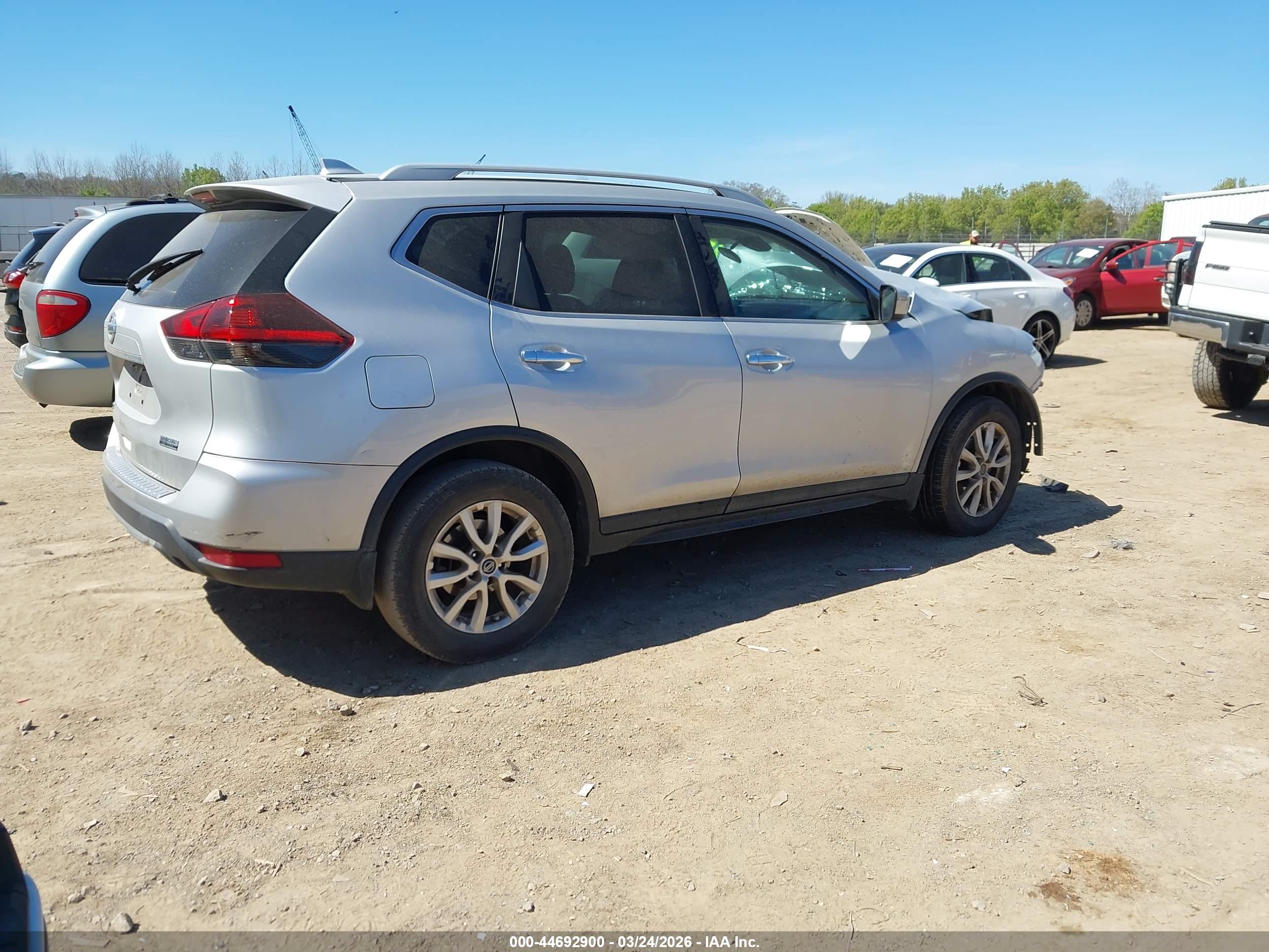 NISSAN ROGUE image 4