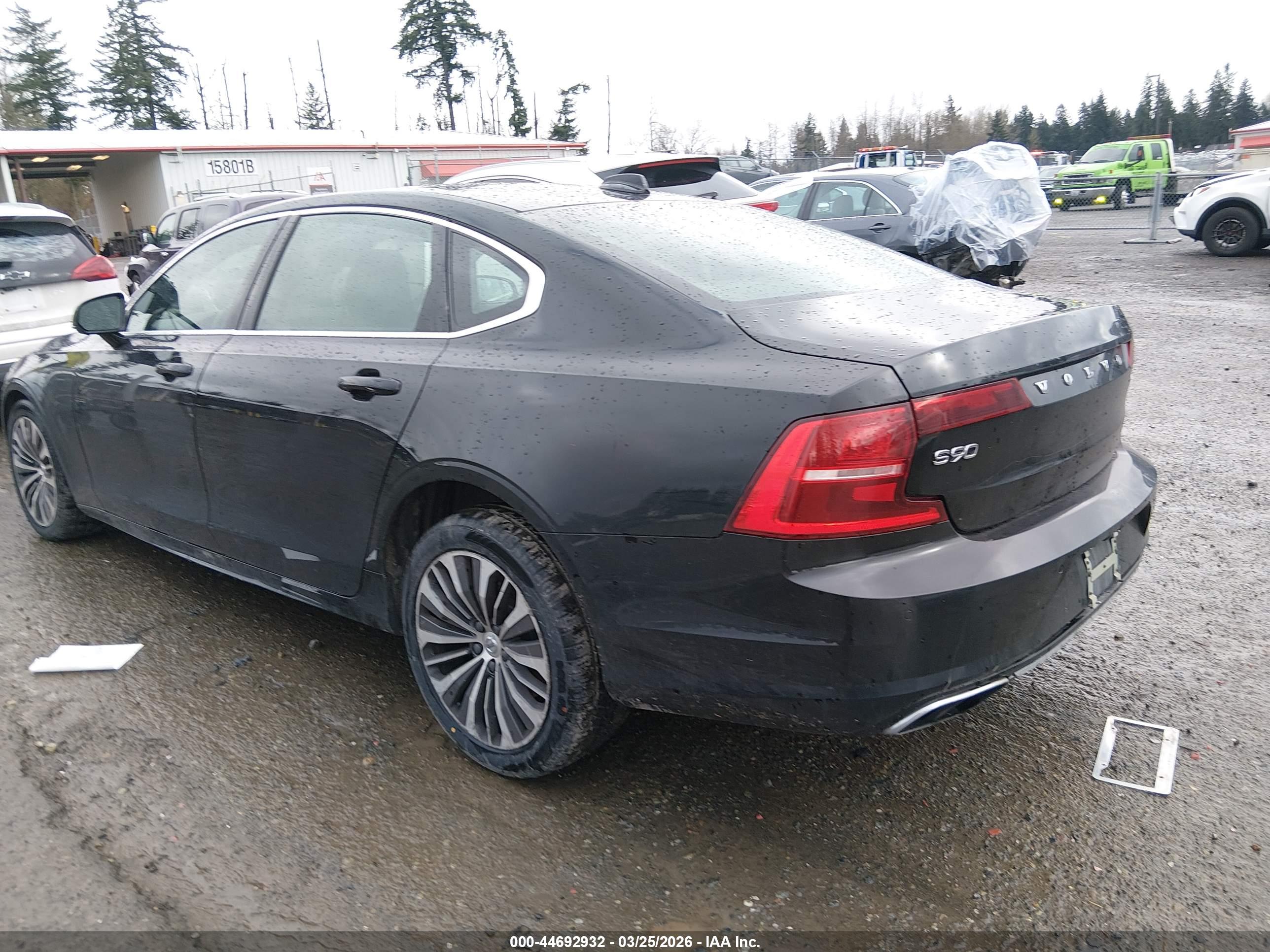 VOLVO S90 image 3