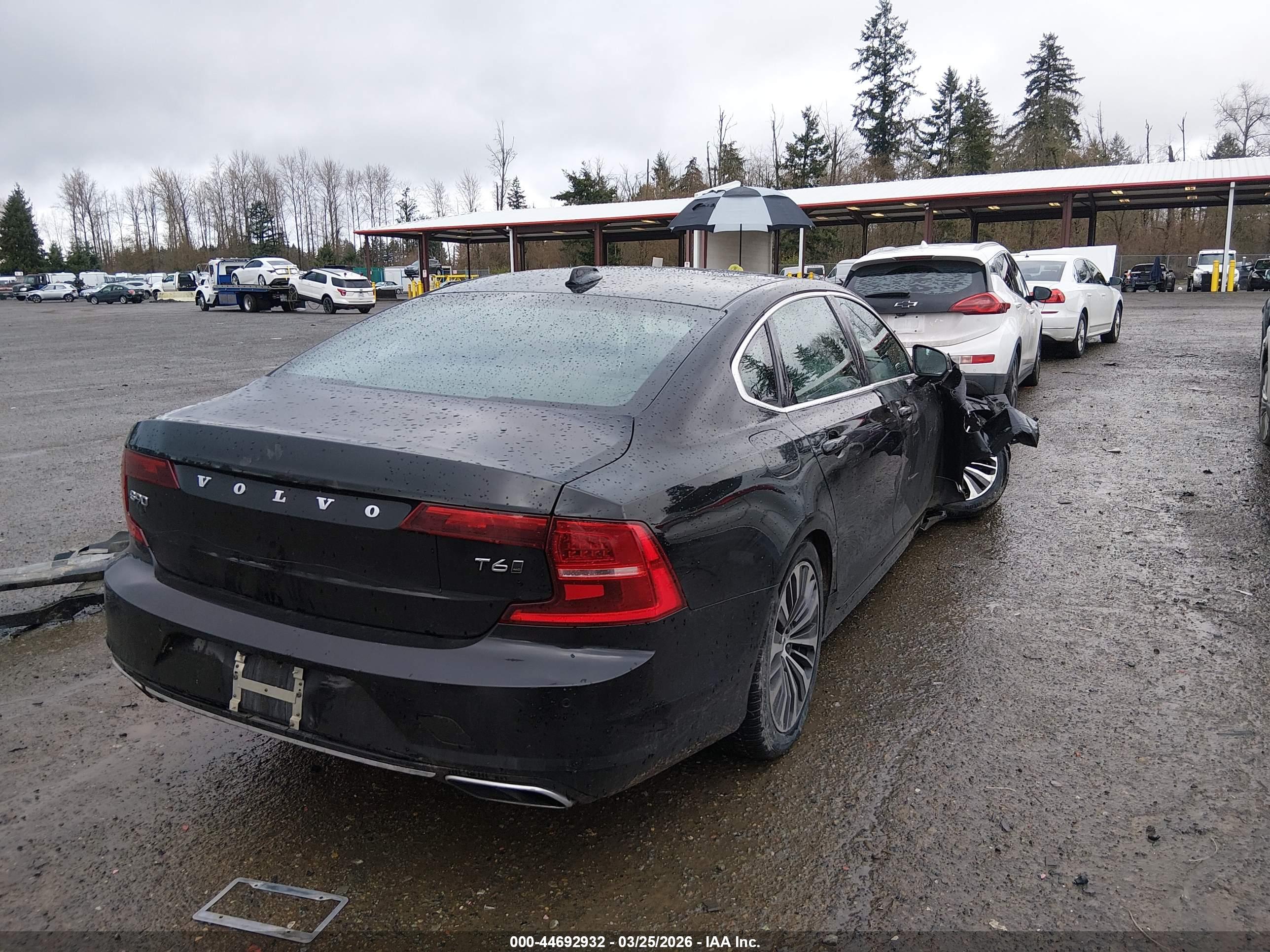 VOLVO S90 image 4