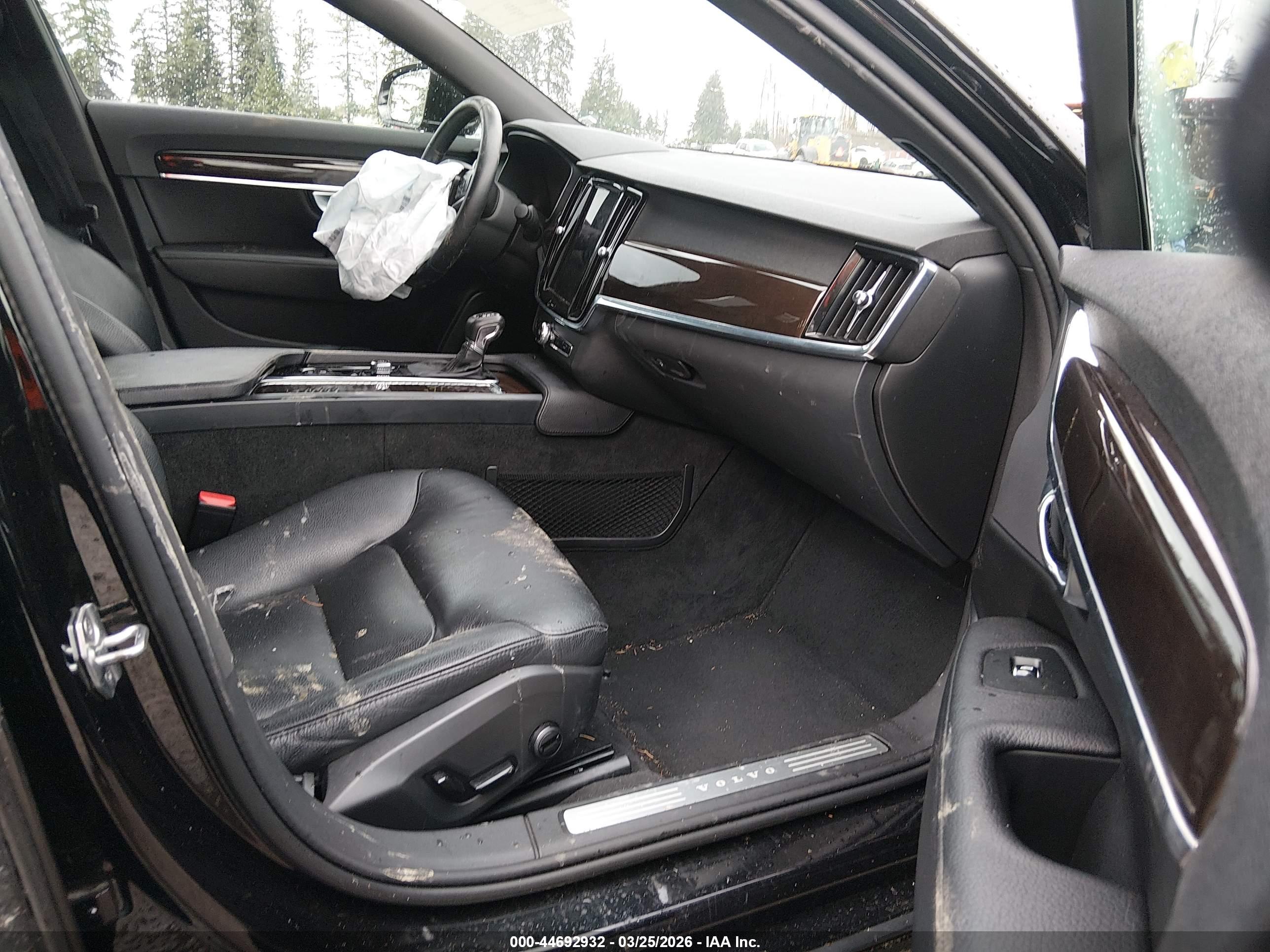 VOLVO S90 image 5