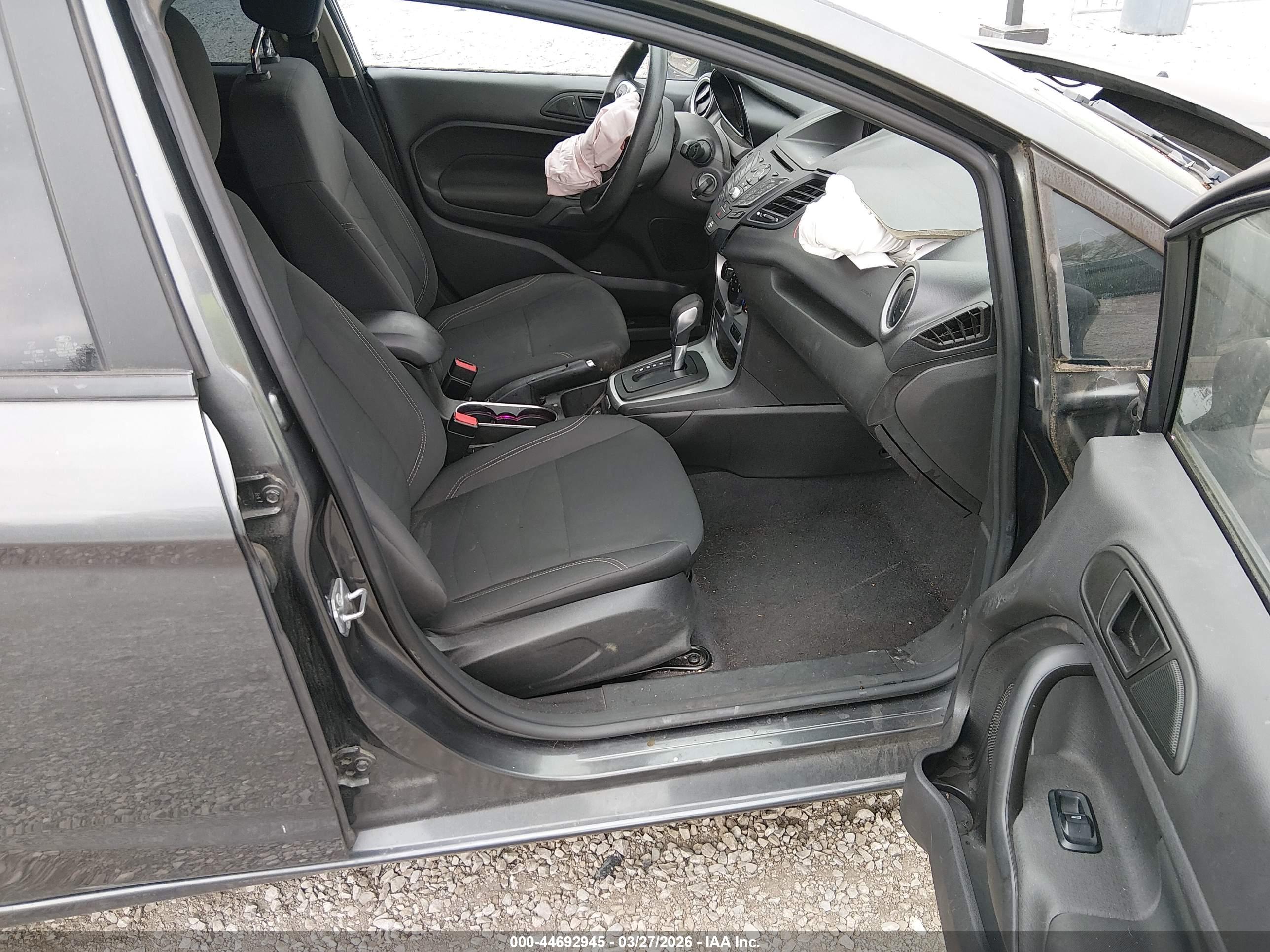 FORD FIESTA image 5