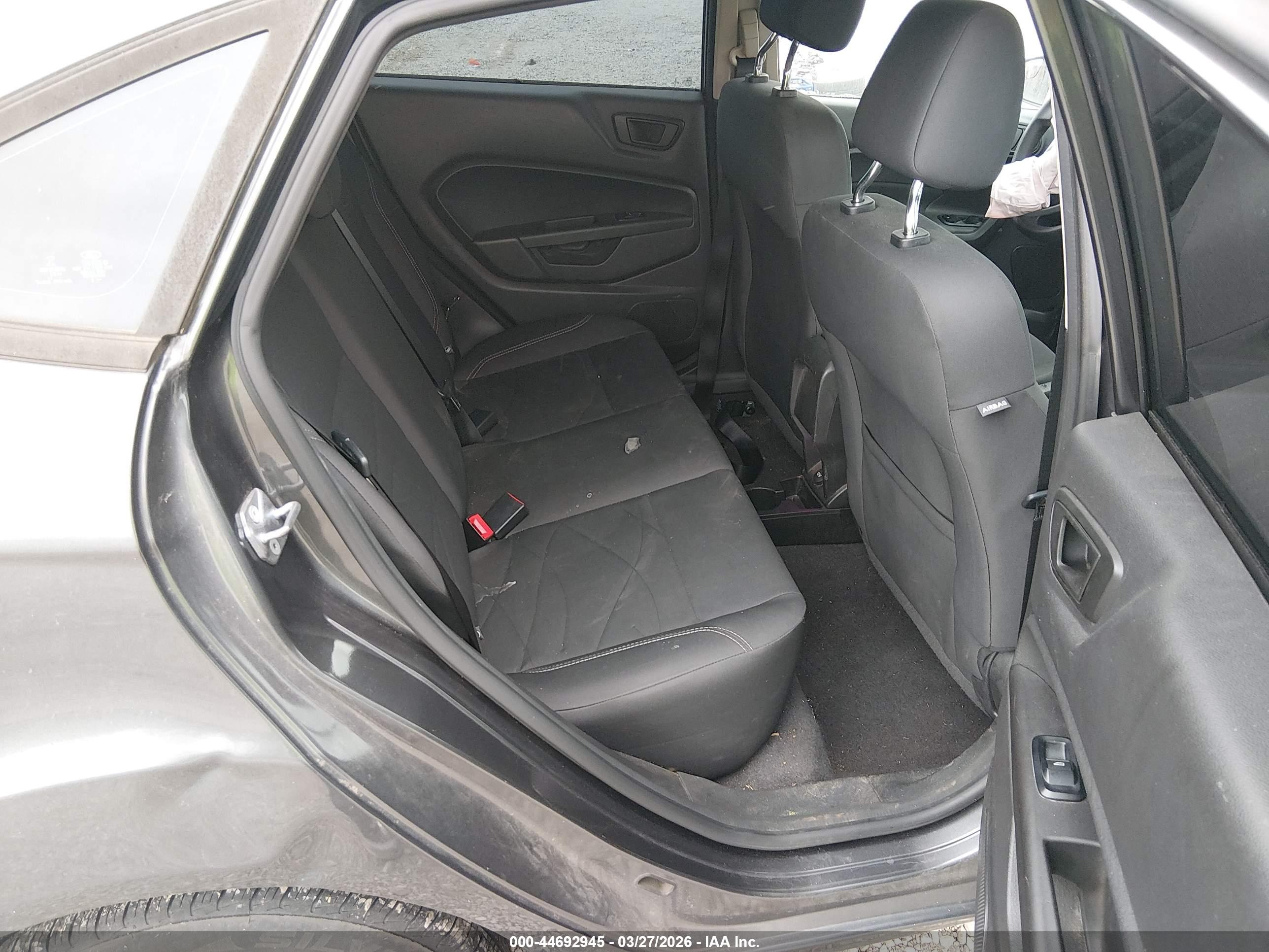 FORD FIESTA image 8