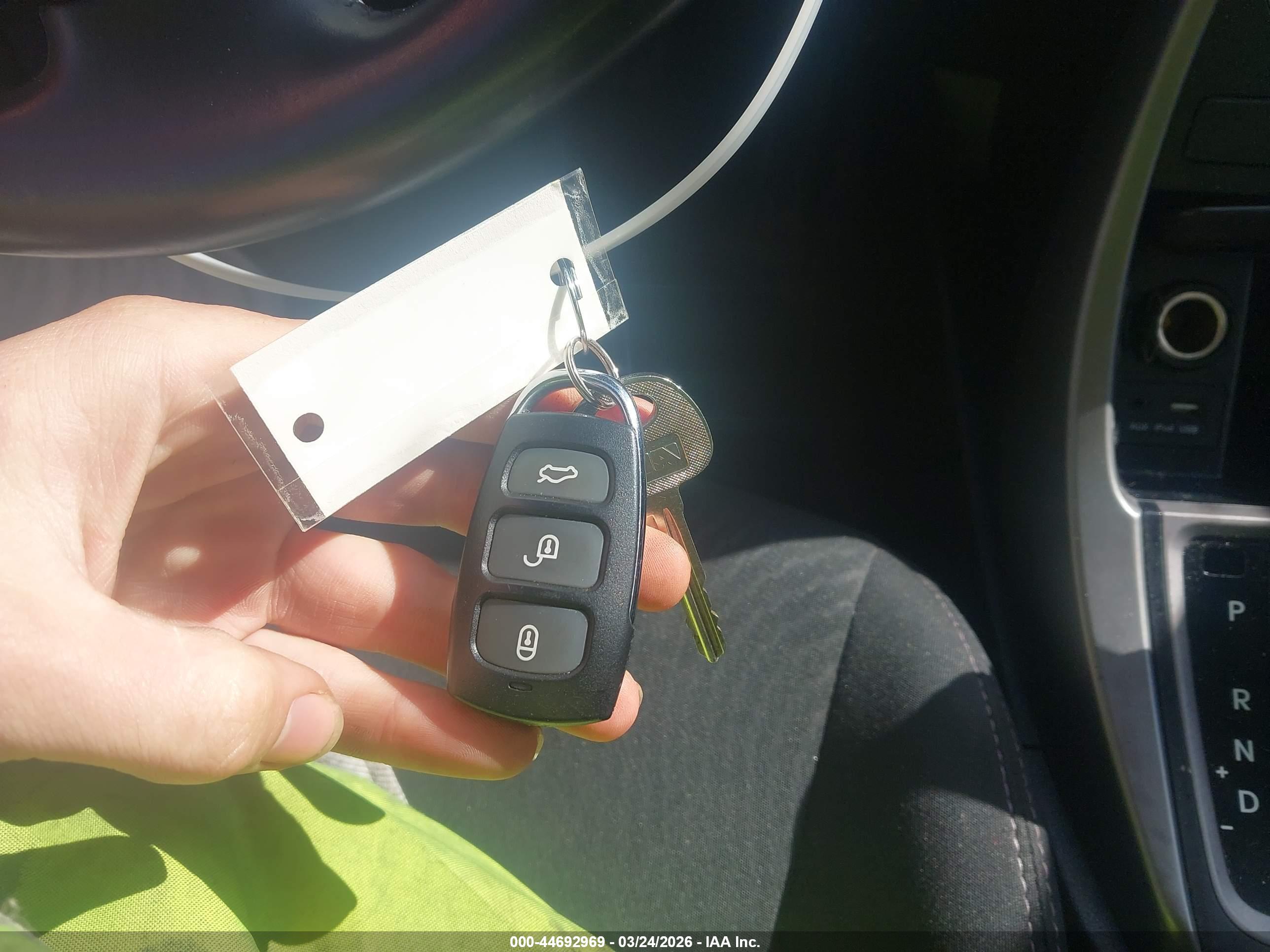 HYUNDAI ELANTRA image 11