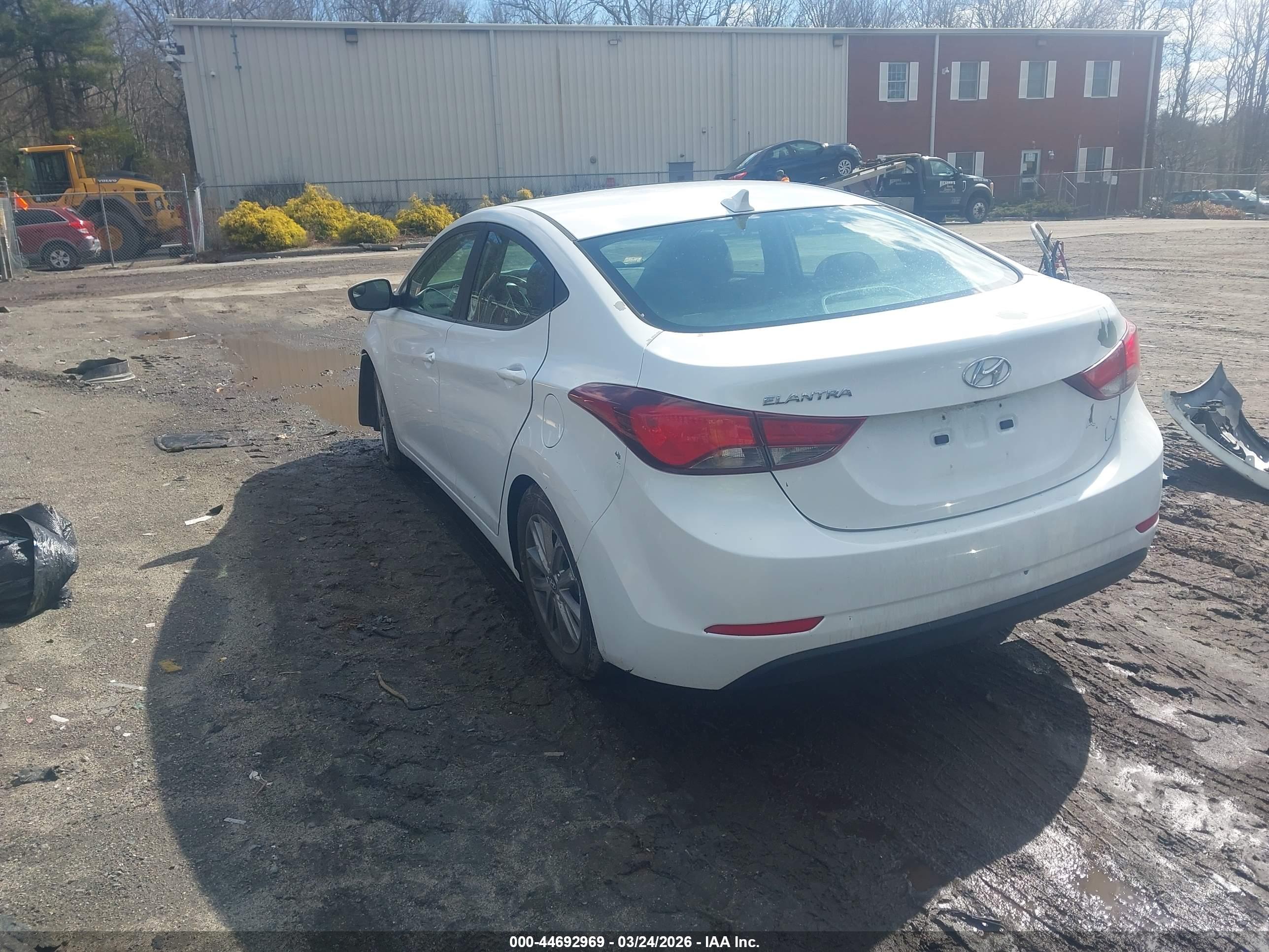 HYUNDAI ELANTRA image 3