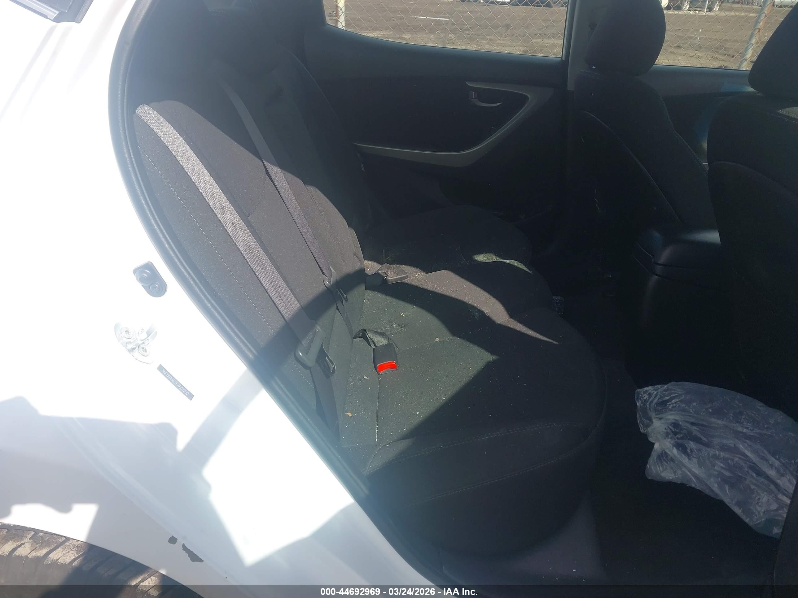 HYUNDAI ELANTRA image 8