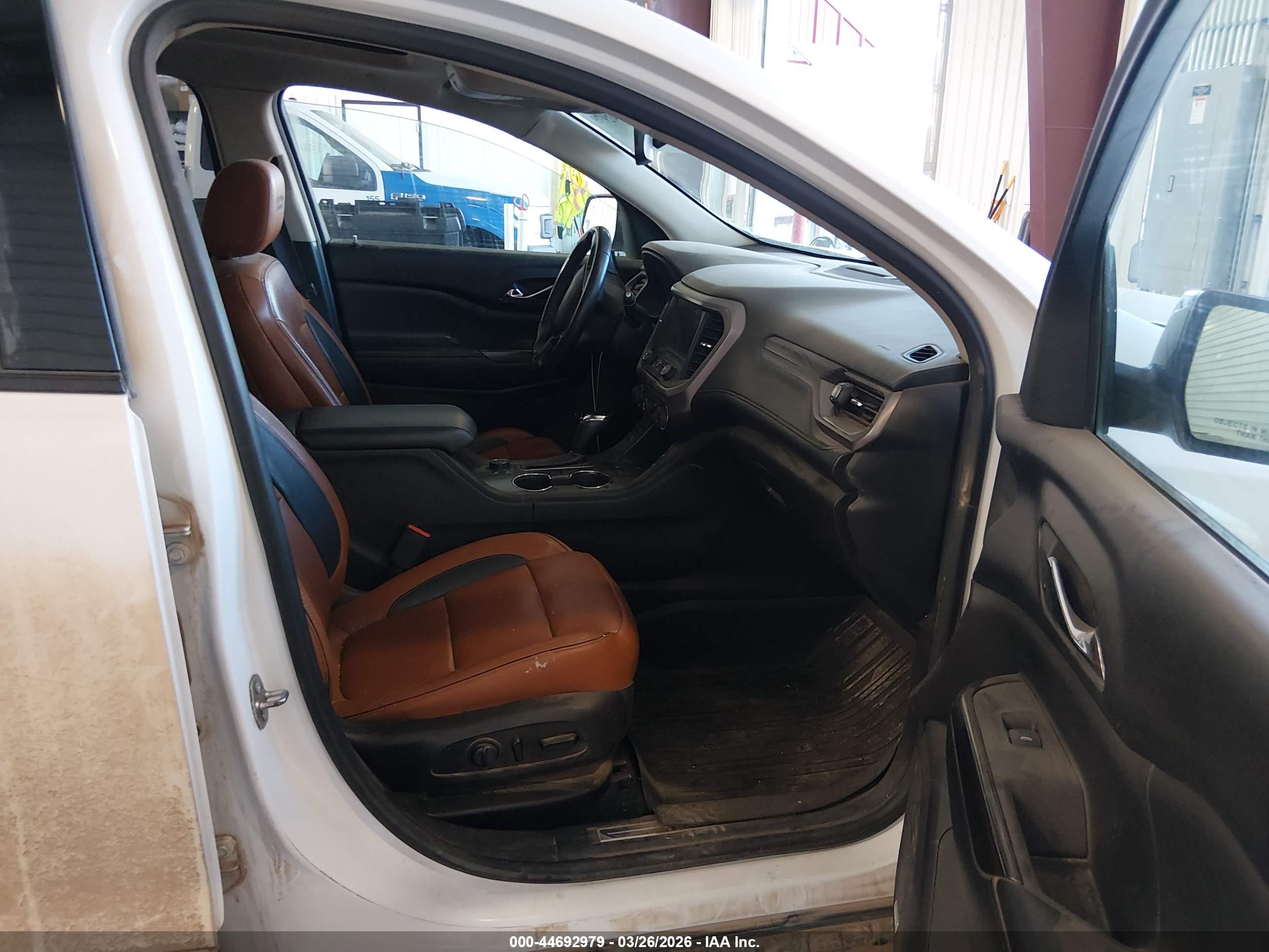 GMC ACADIA image 5