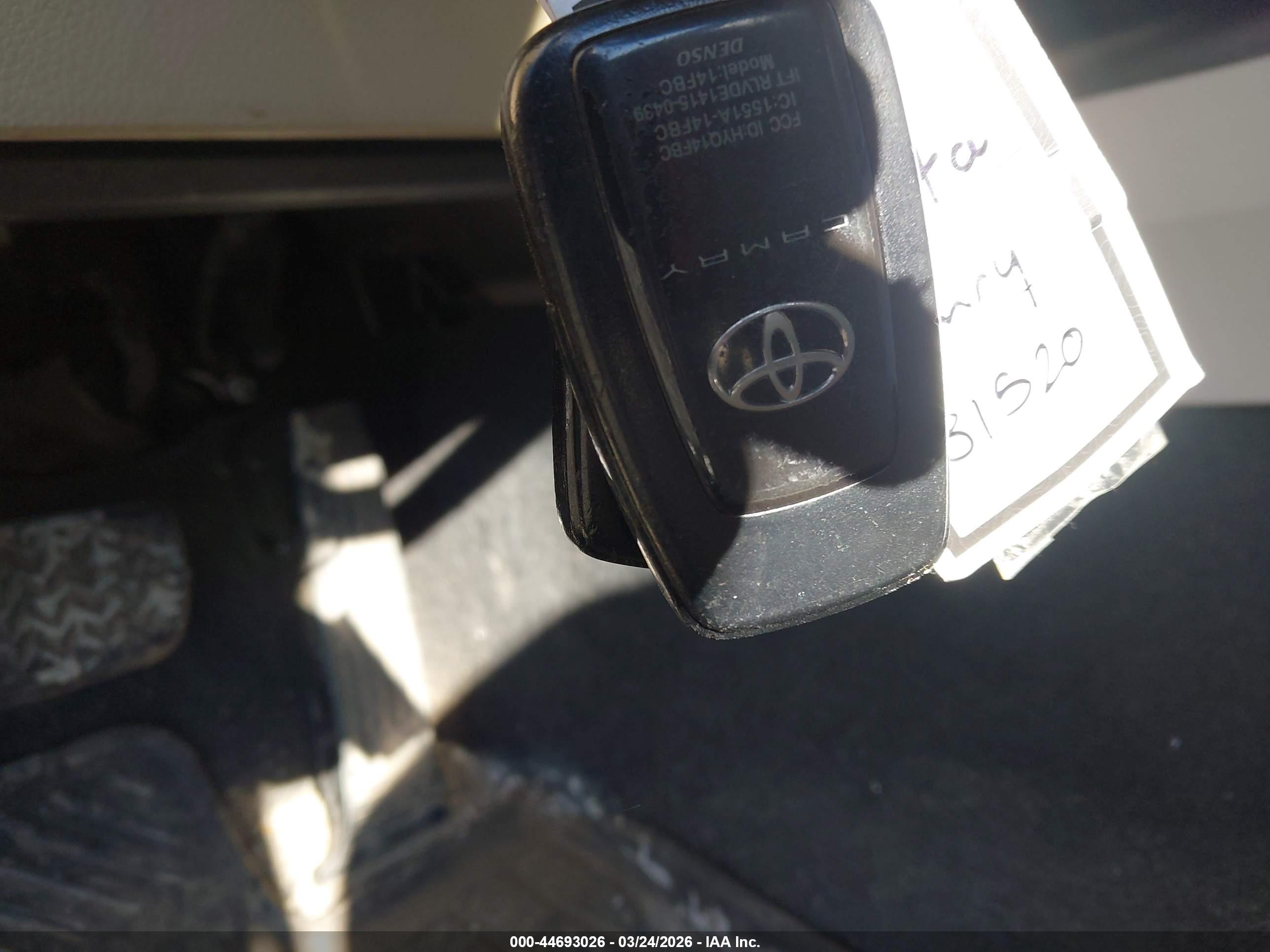 TOYOTA CAMRY image 11