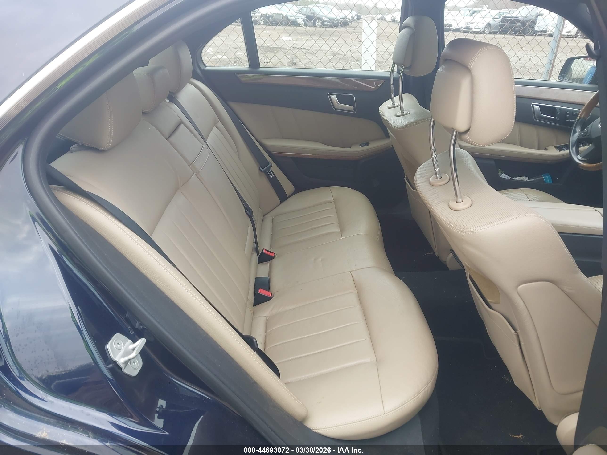 MERCEDES-BENZ E image 8