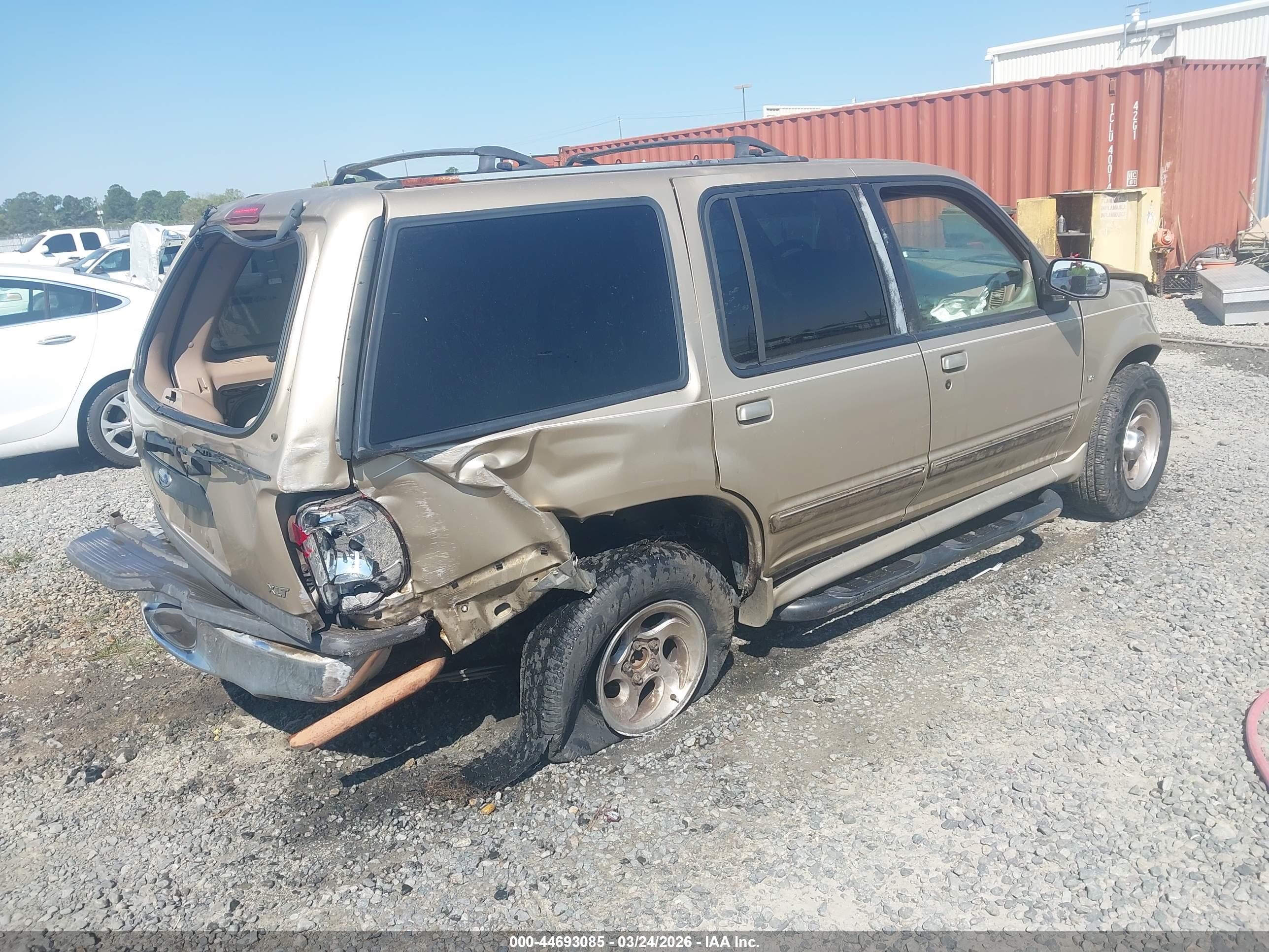 FORD EXPLORER image 4