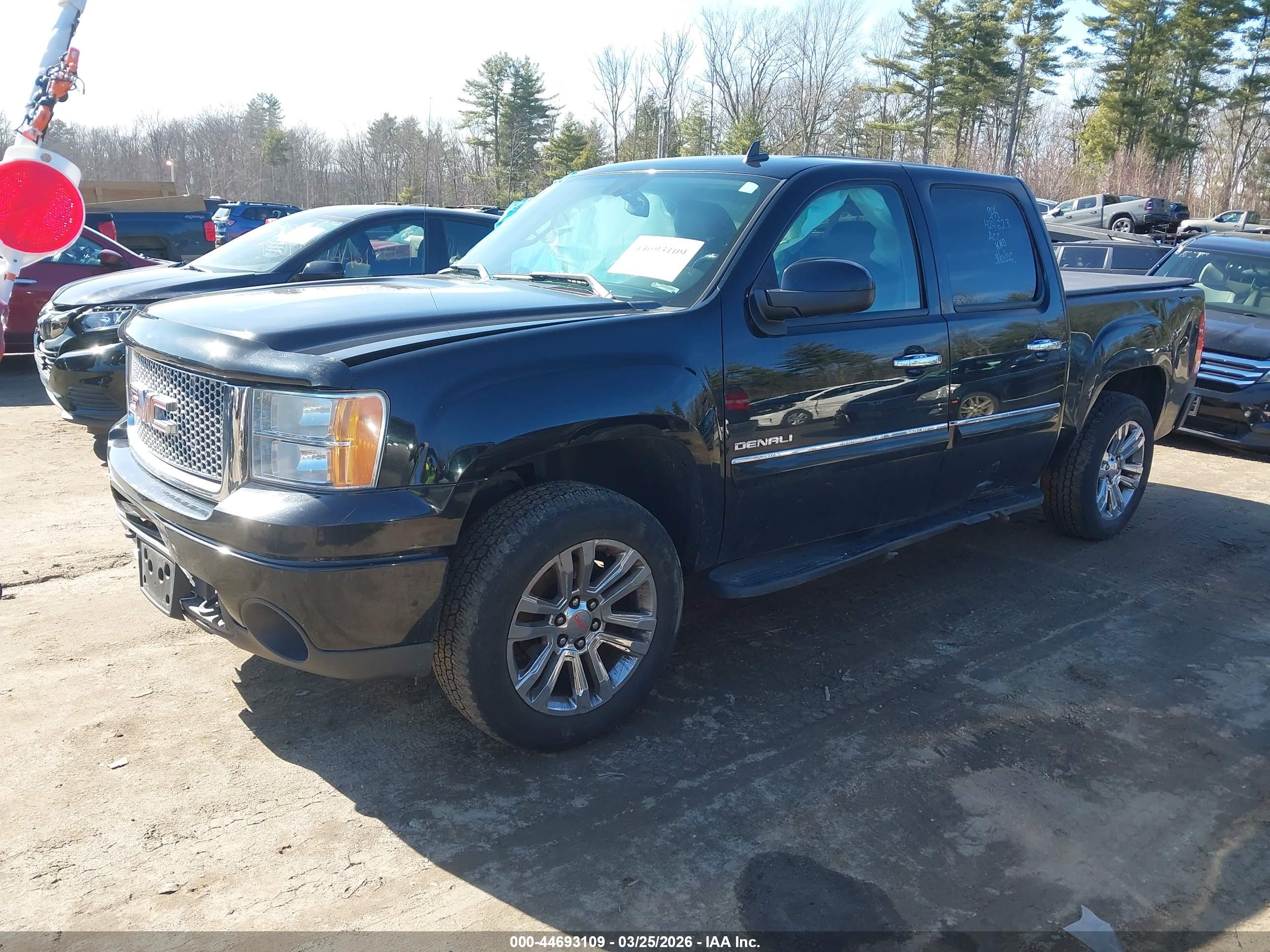 GMC SIERRA image 2