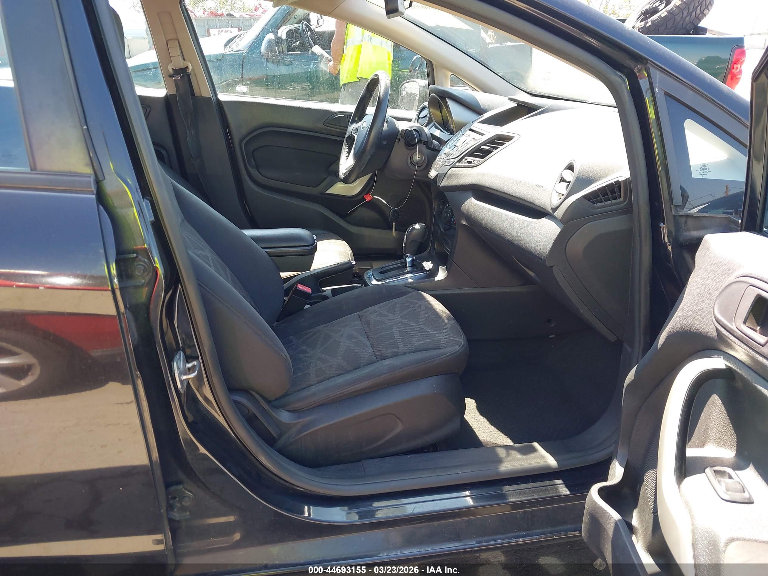 FORD FIESTA image 5