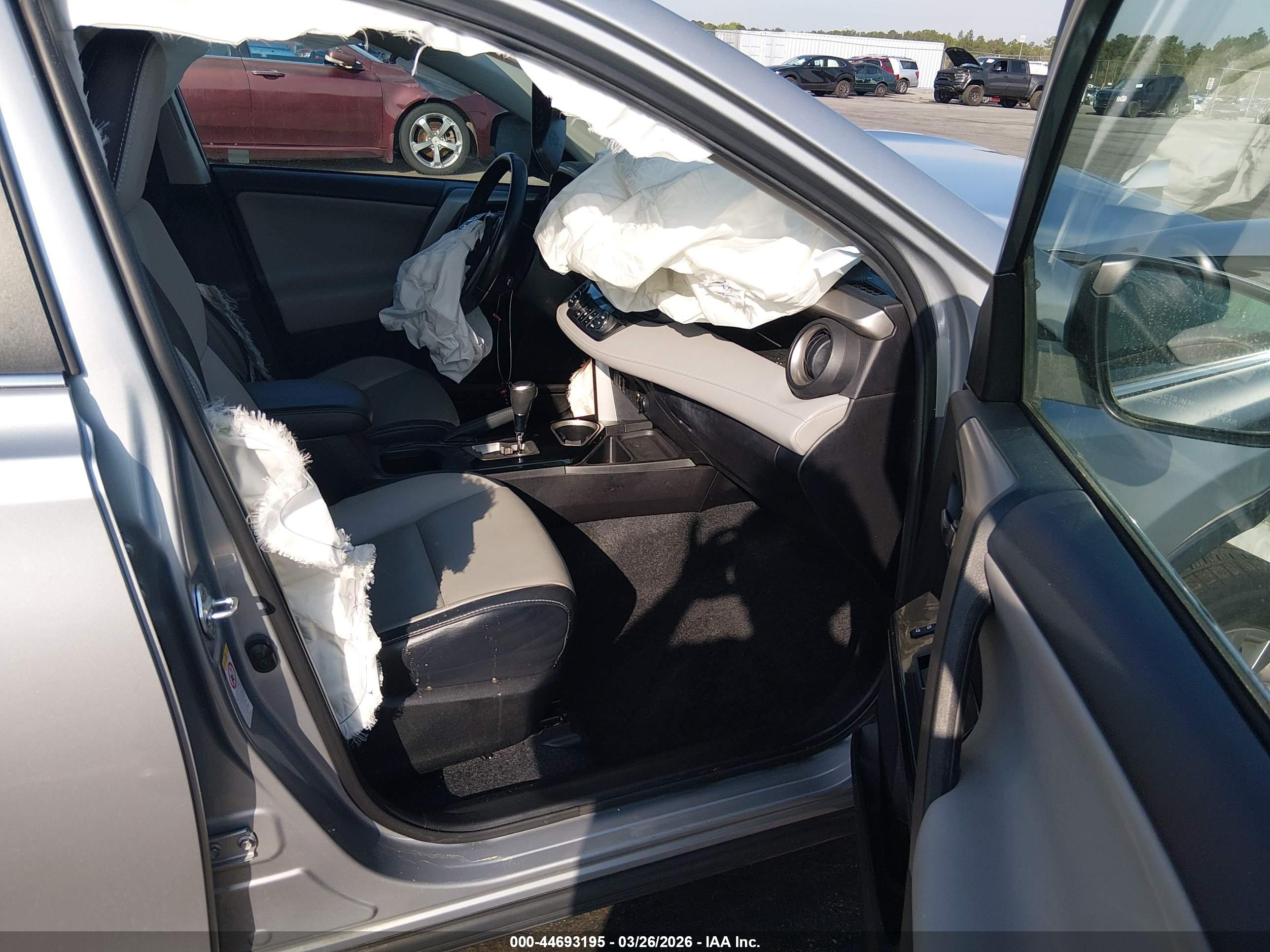 TOYOTA RAV4 image 5