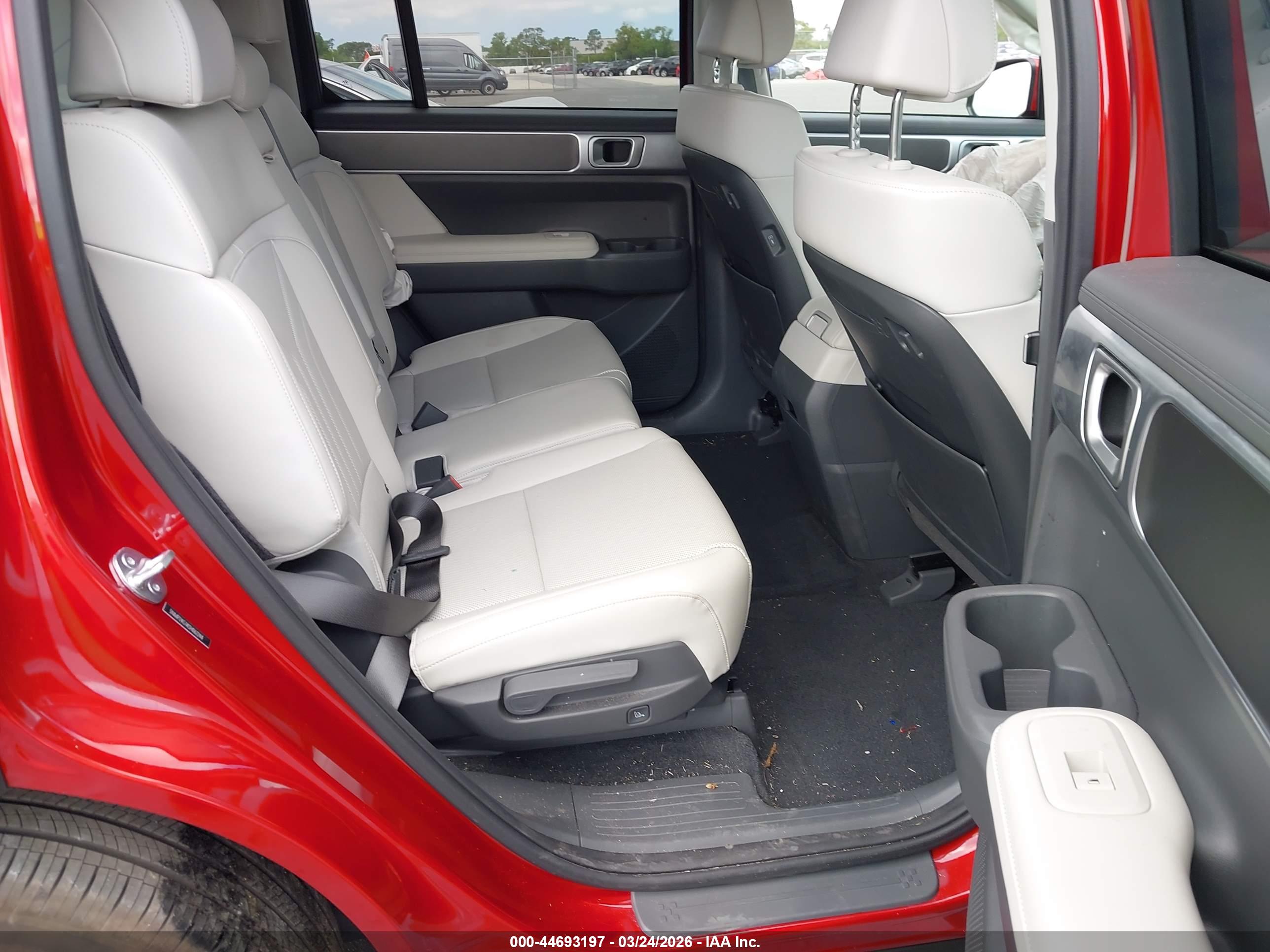 HYUNDAI SANTA image 8