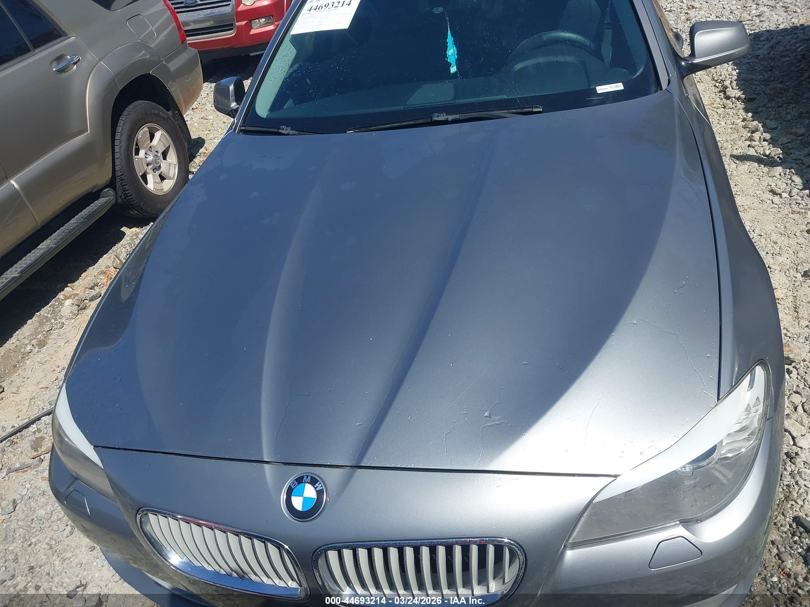 BMW 550I image 10