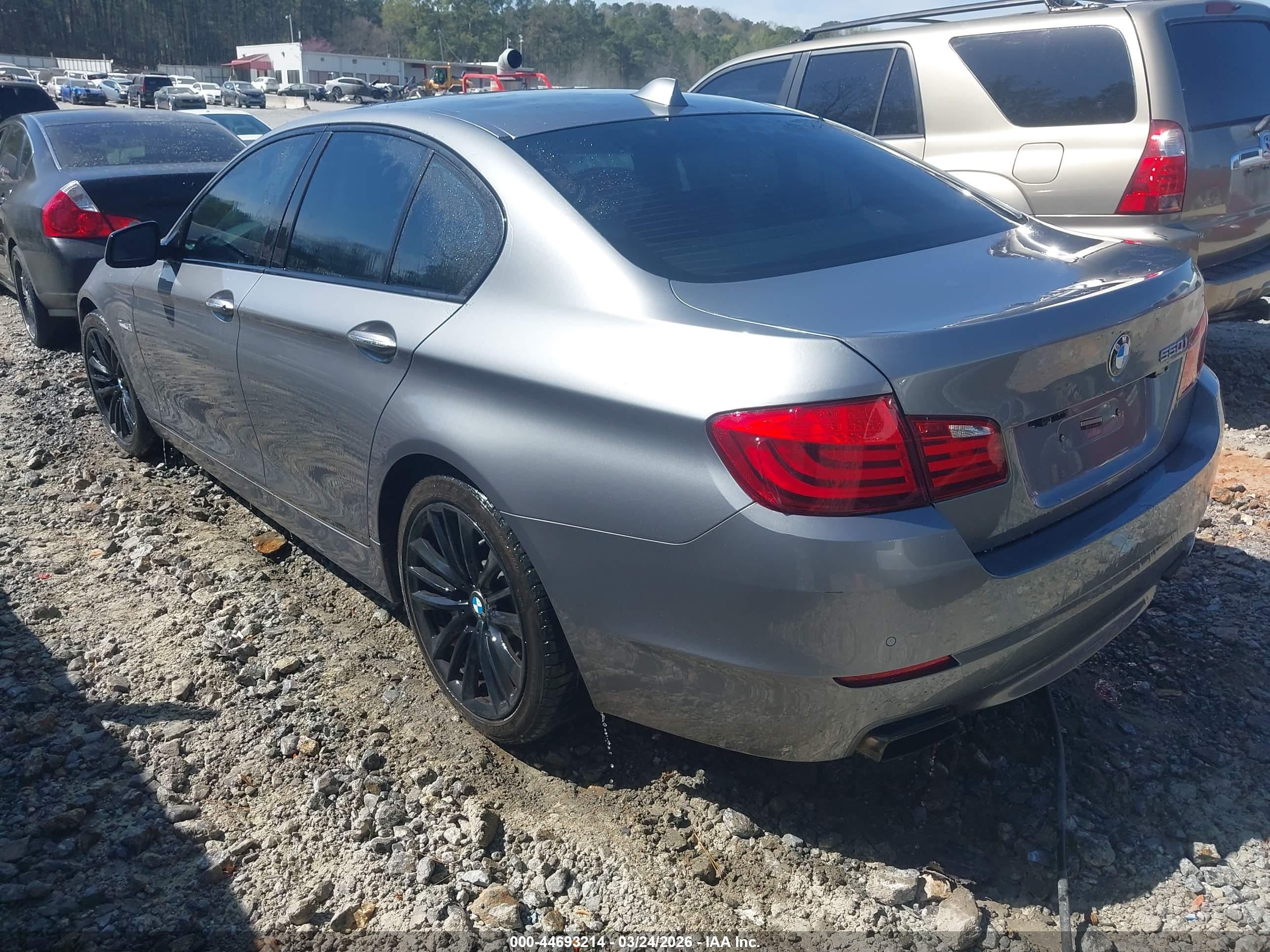 BMW 550I image 3
