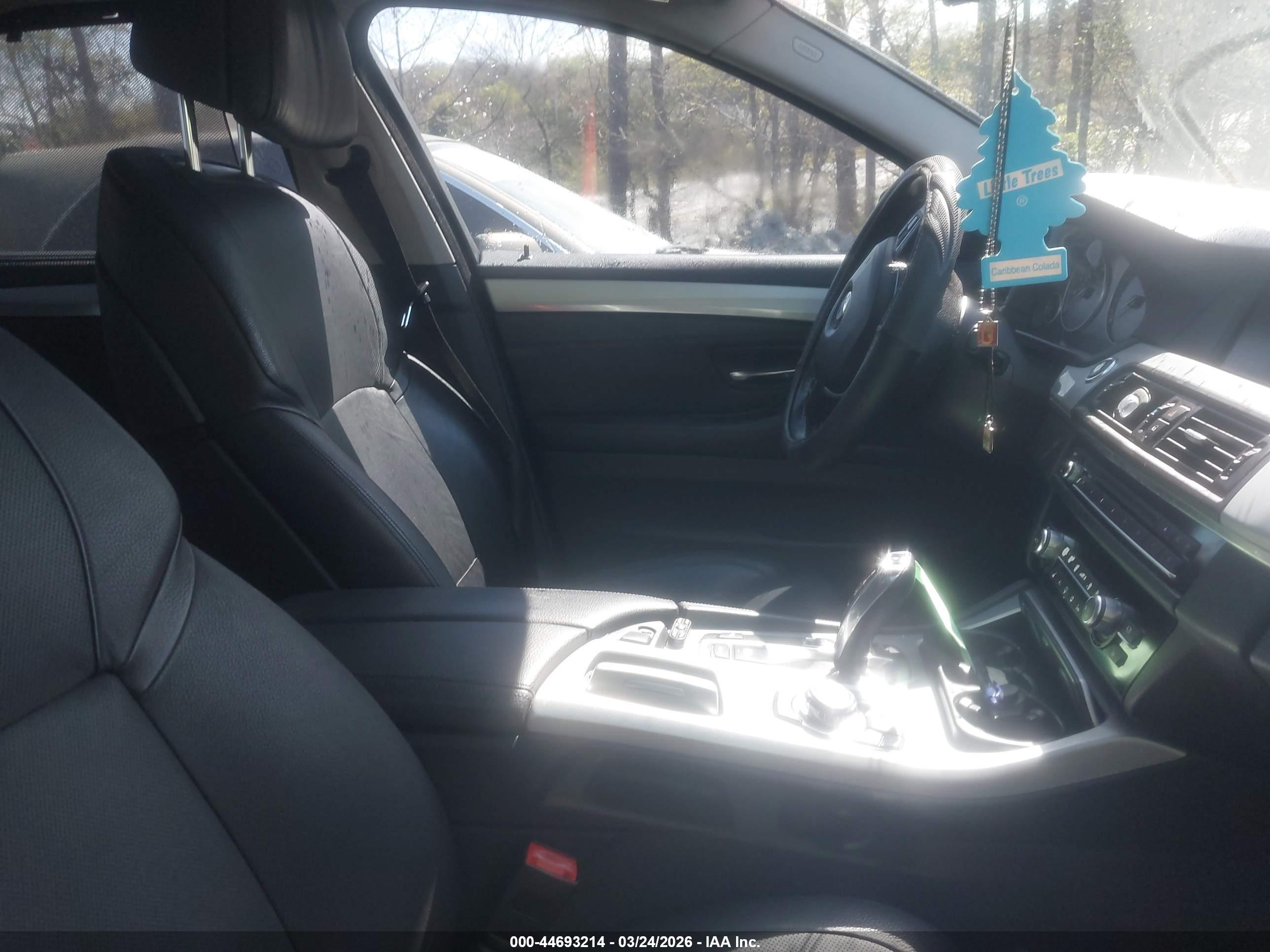 BMW 550I image 5