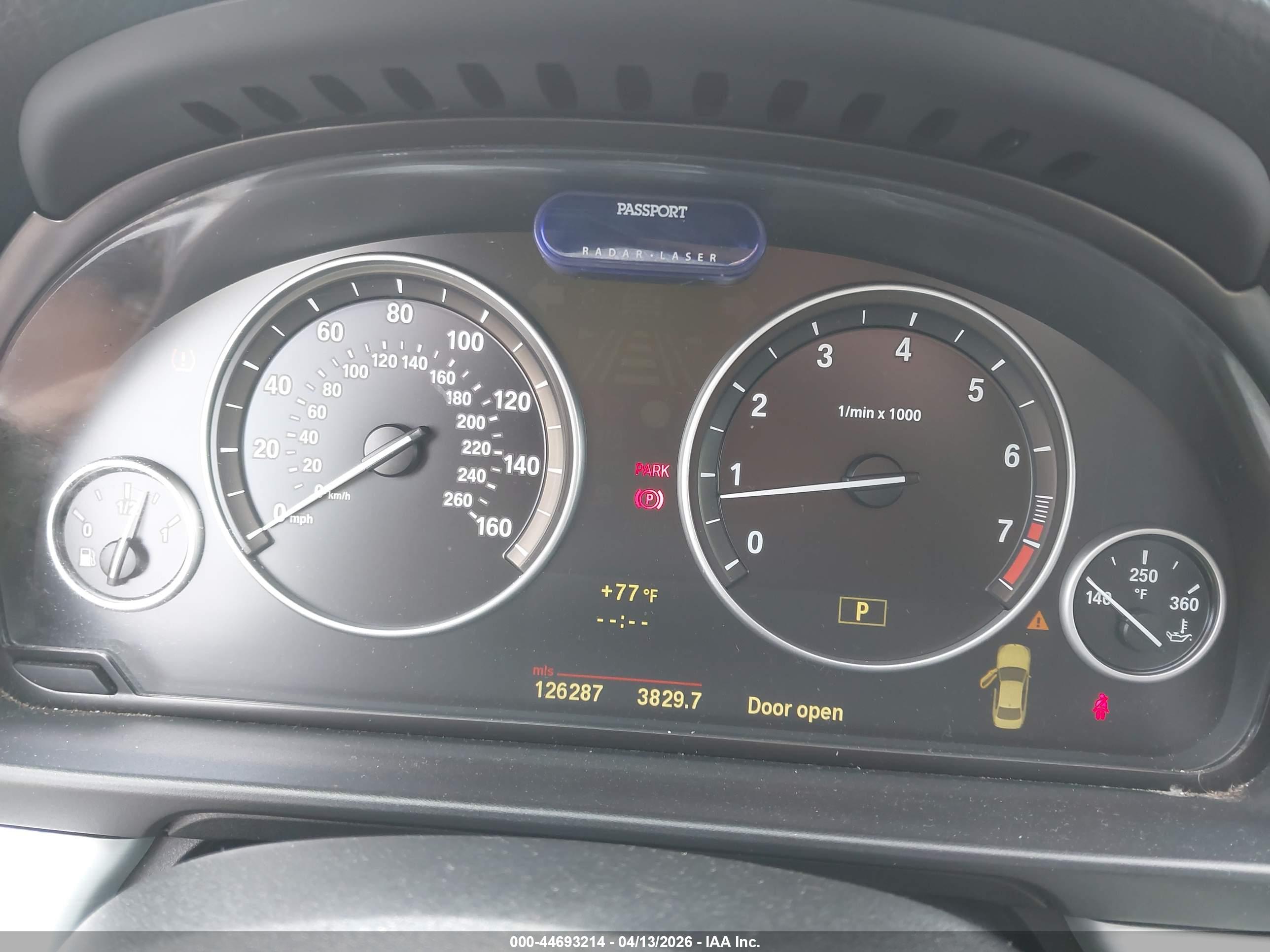 BMW 550I image 7