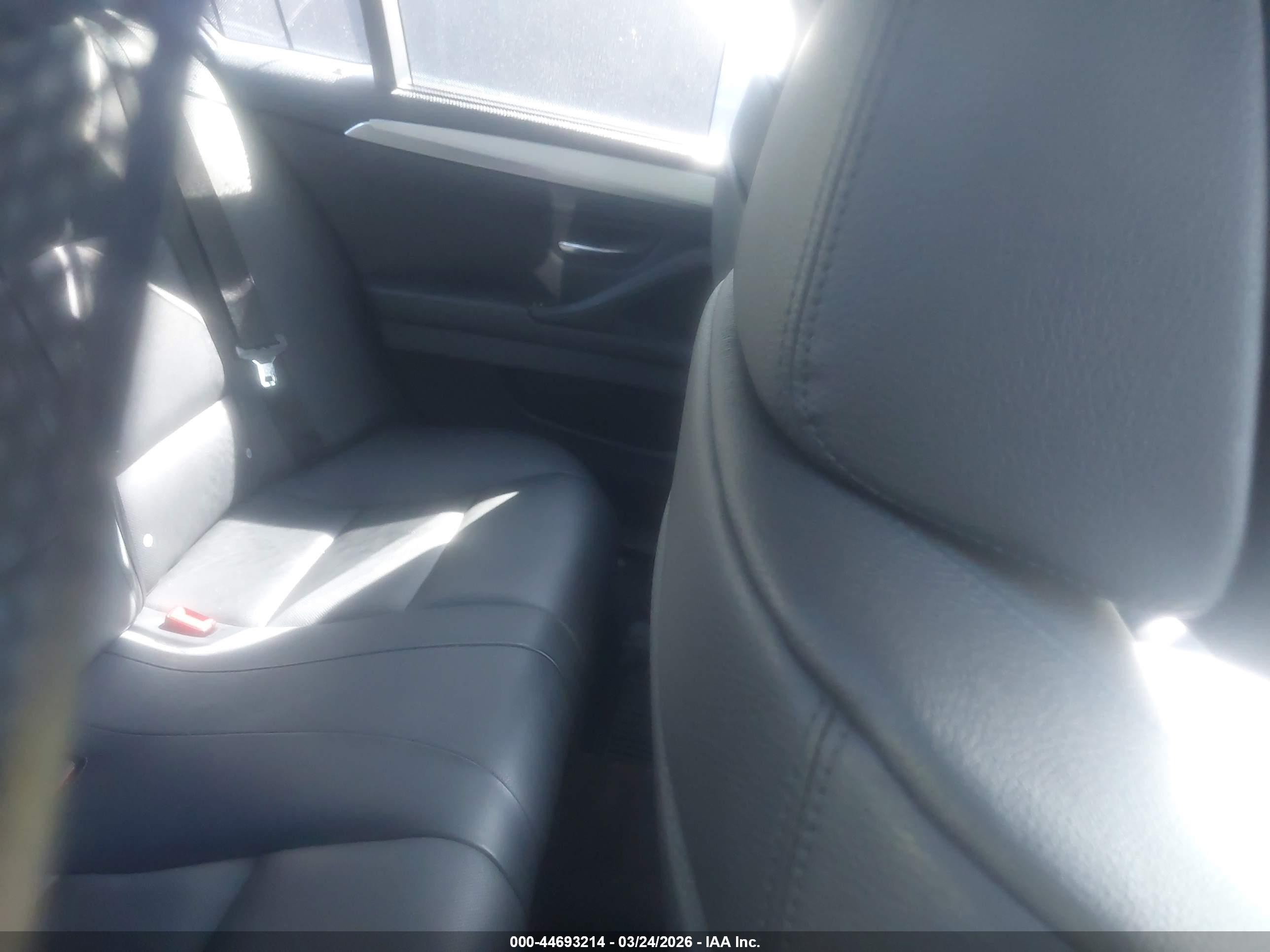 BMW 550I image 8