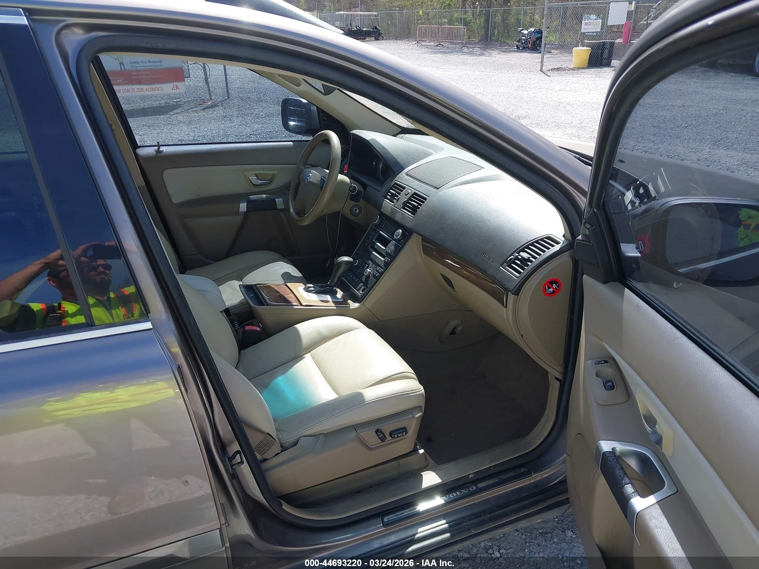 VOLVO XC90 image 5