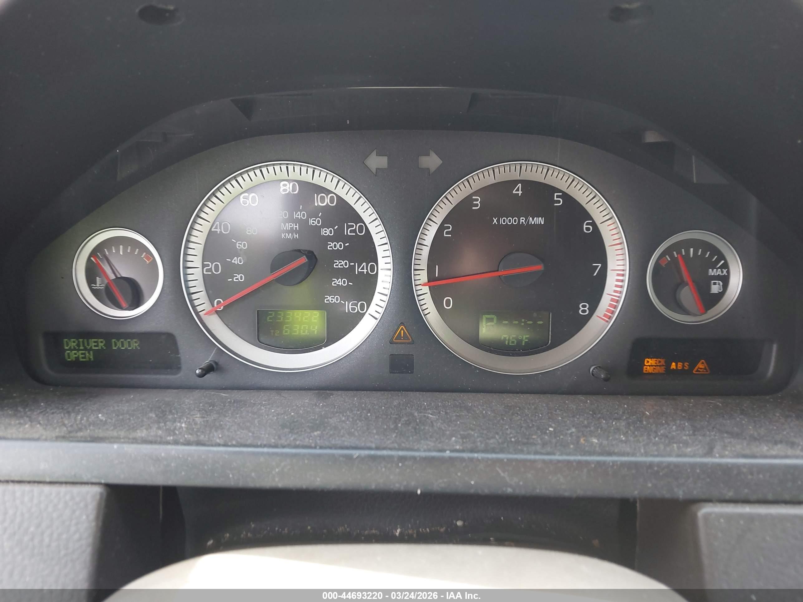 VOLVO XC90 image 7