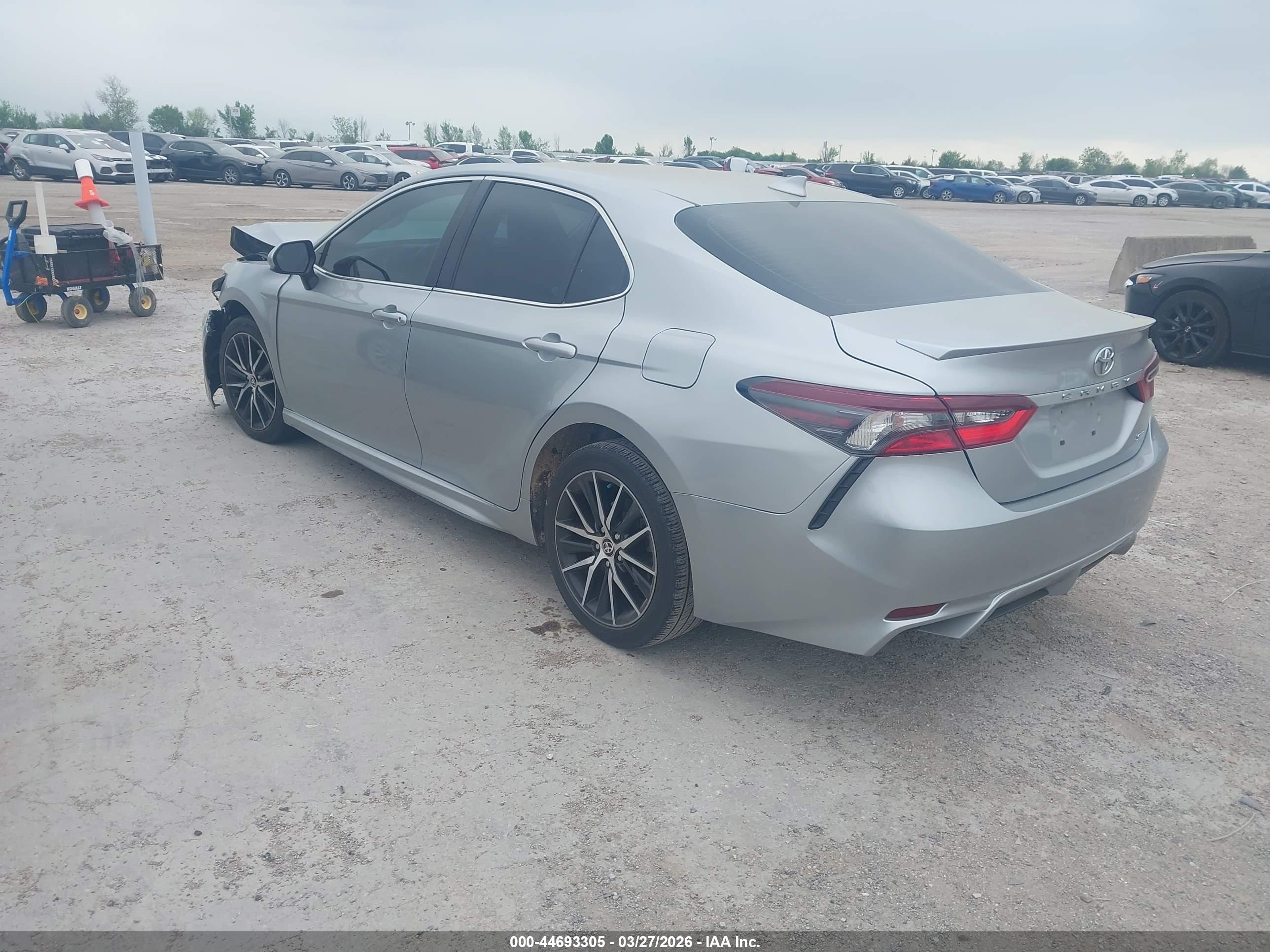 TOYOTA CAMRY image 3