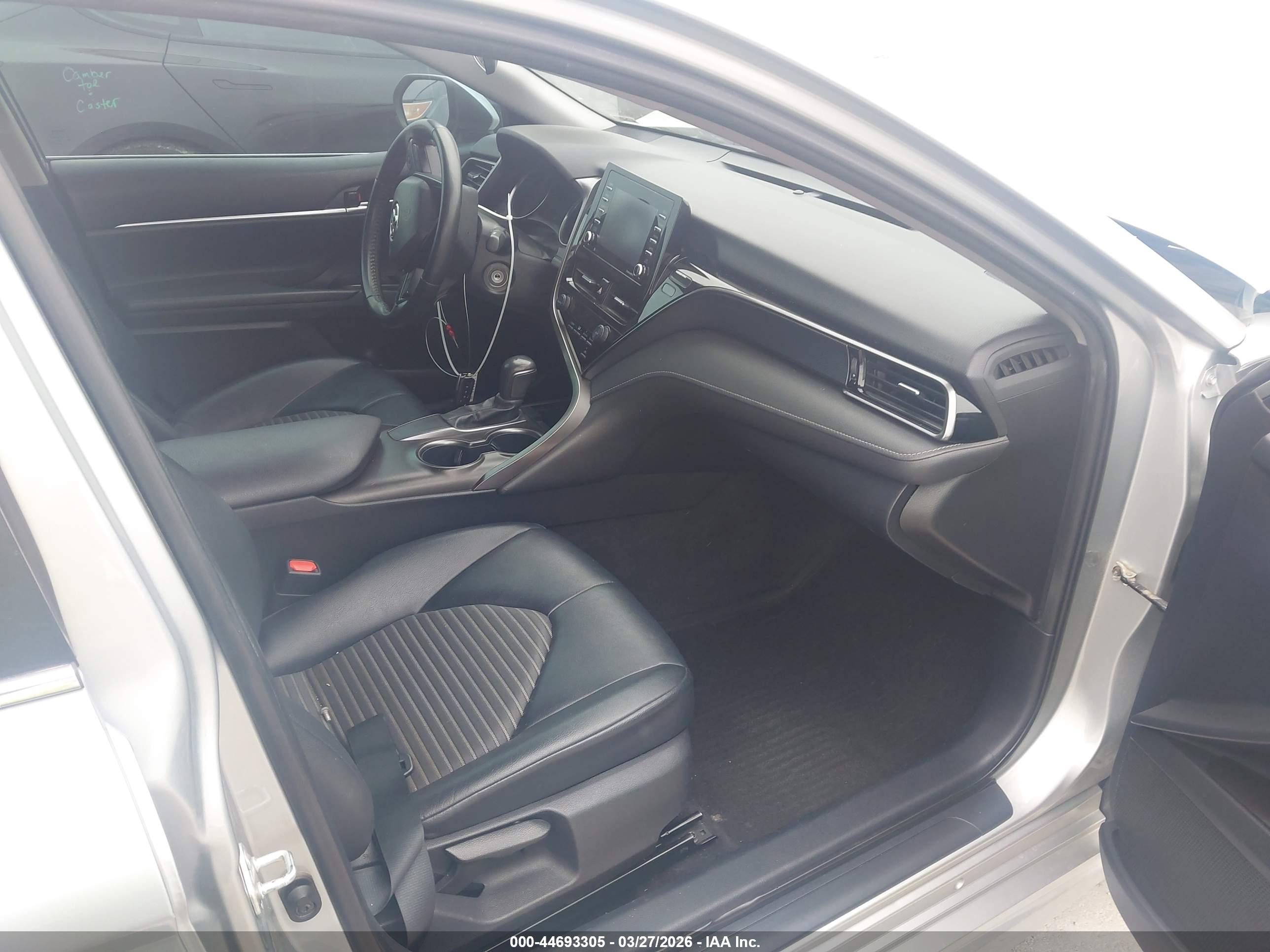 TOYOTA CAMRY image 5