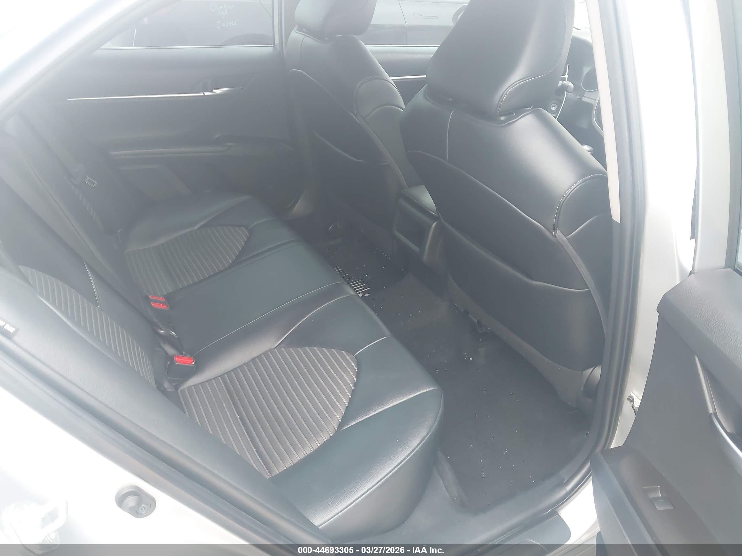TOYOTA CAMRY image 8