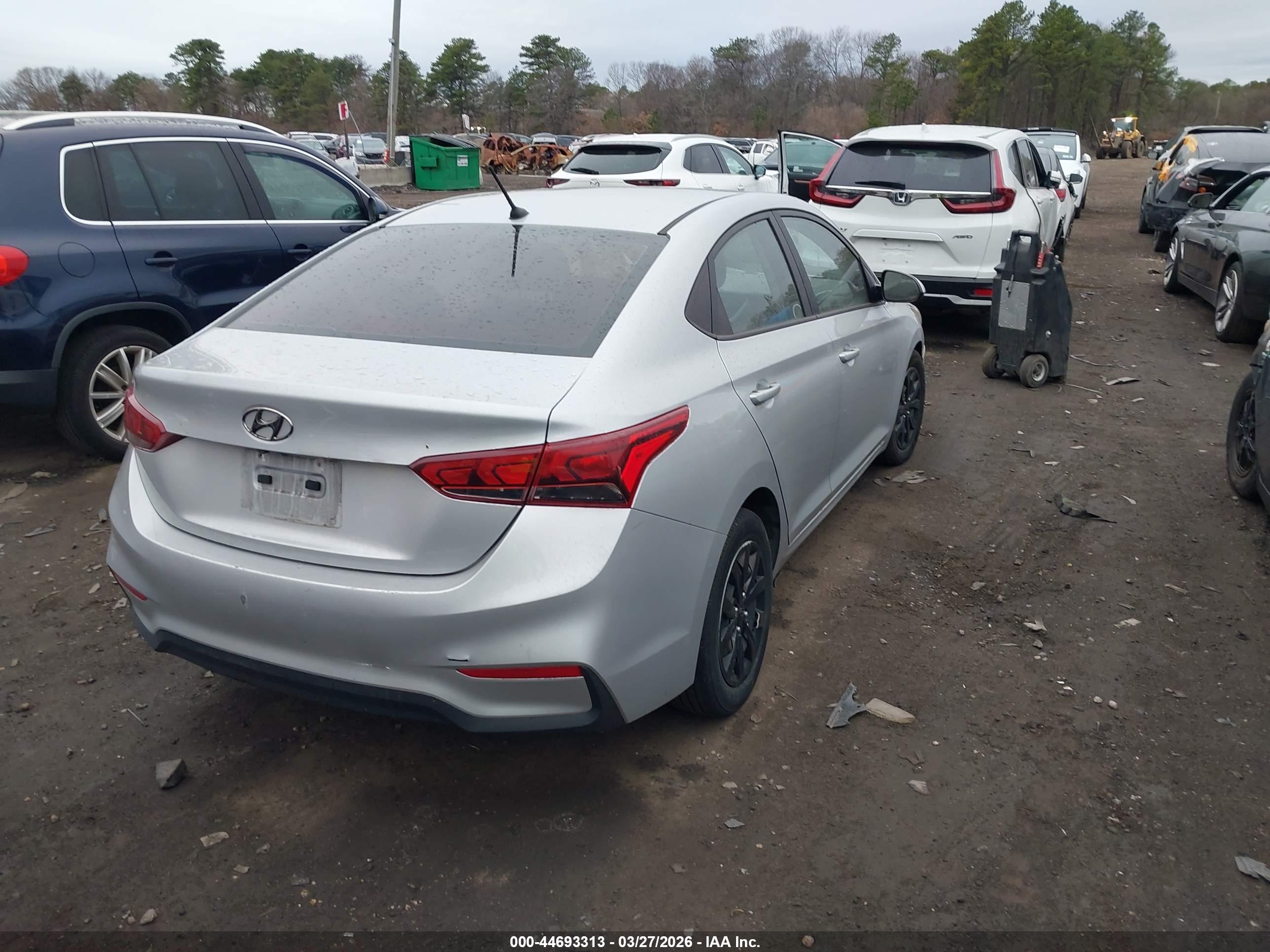 HYUNDAI ACCENT image 4