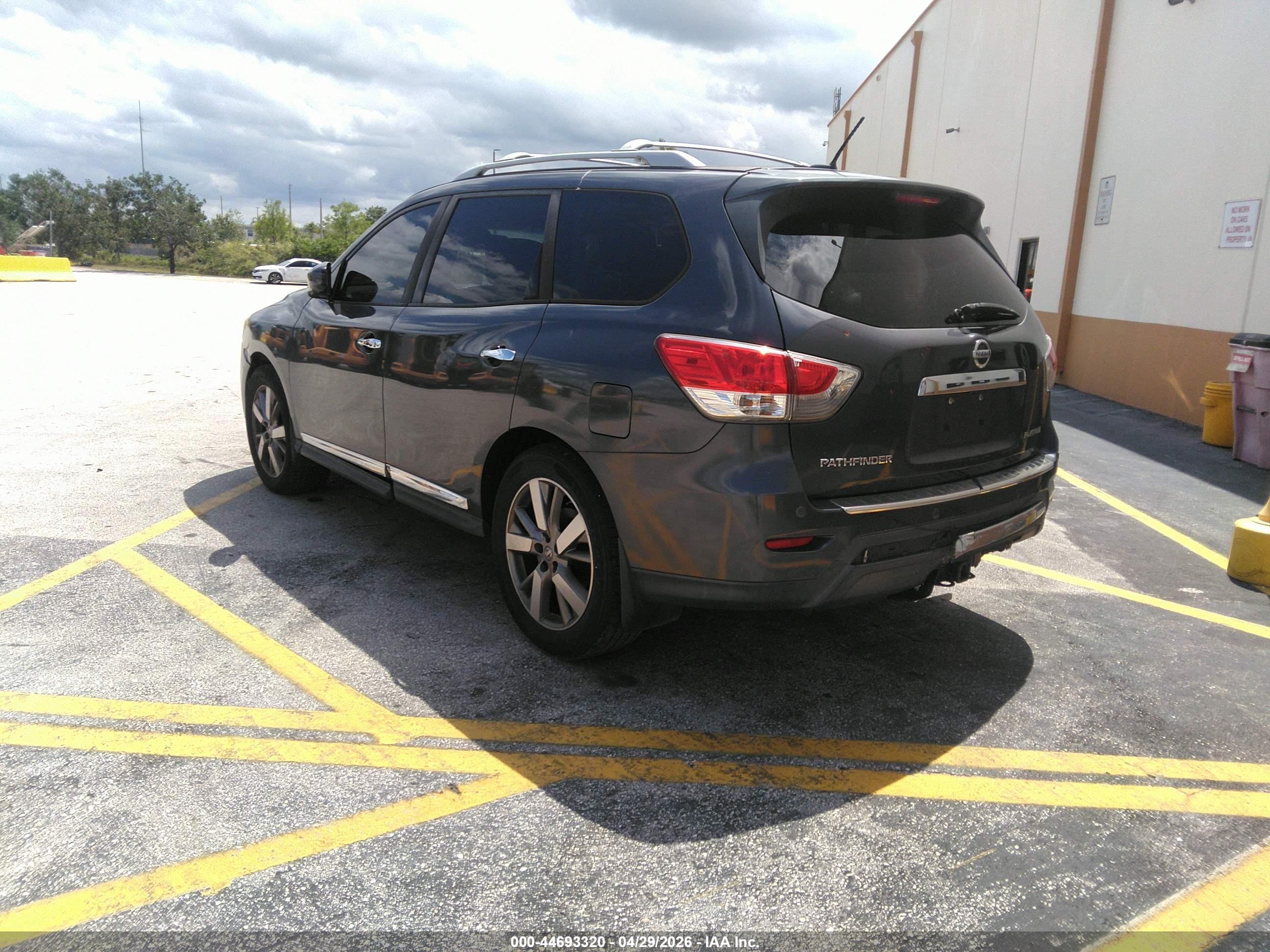 NISSAN PATHFINDER image 3