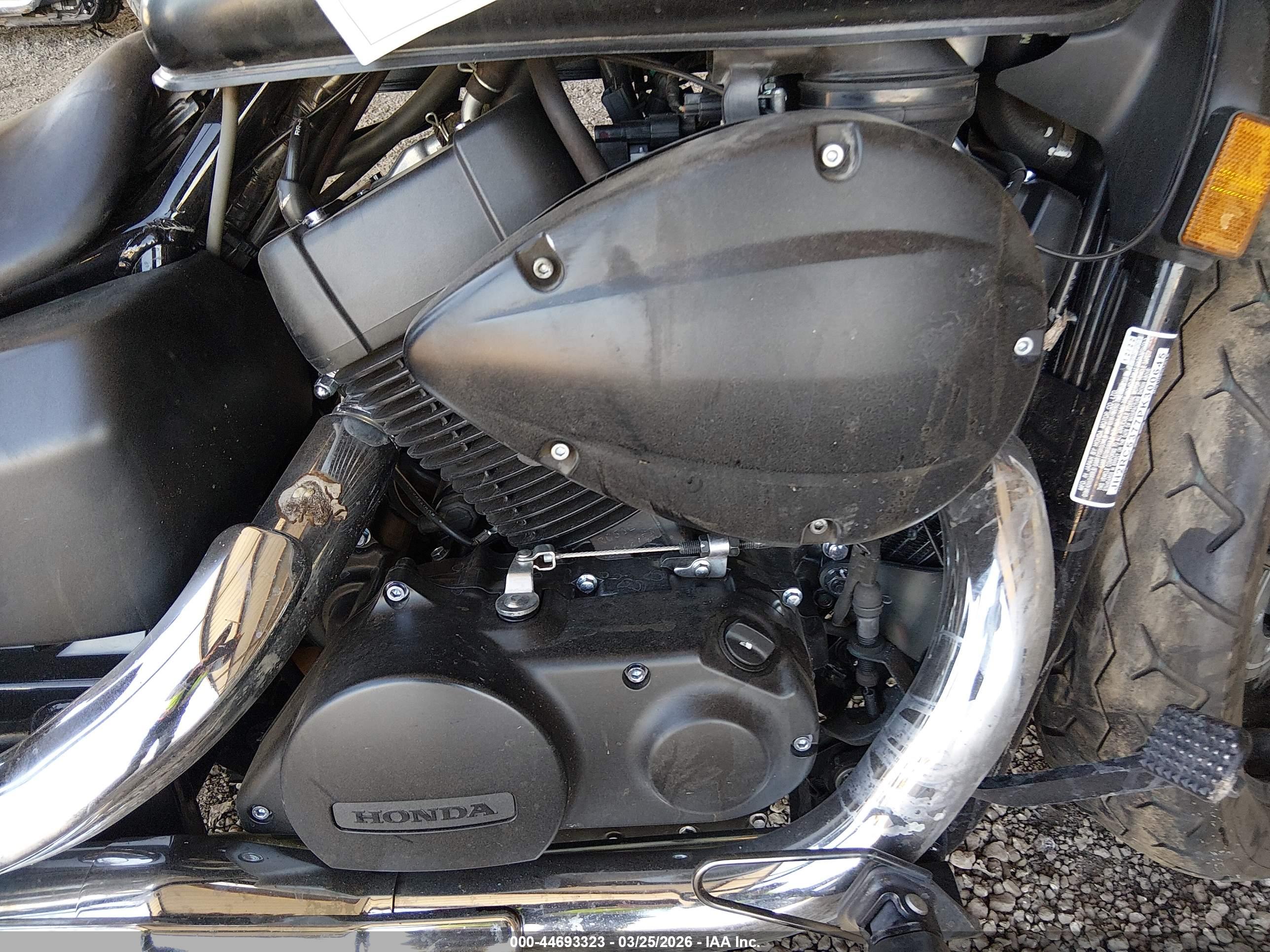 HONDA VT750 image 8