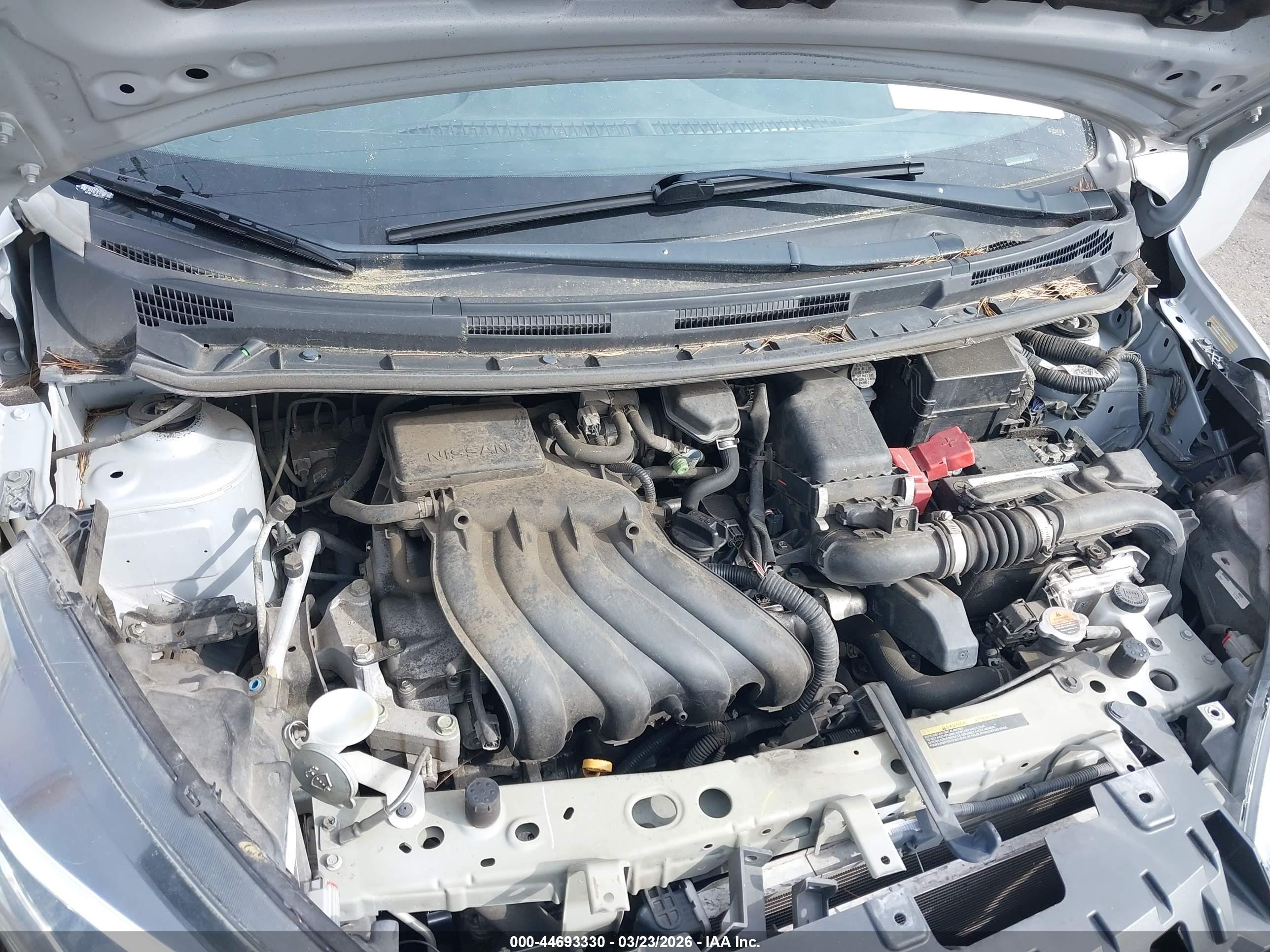NISSAN VERSA image 10