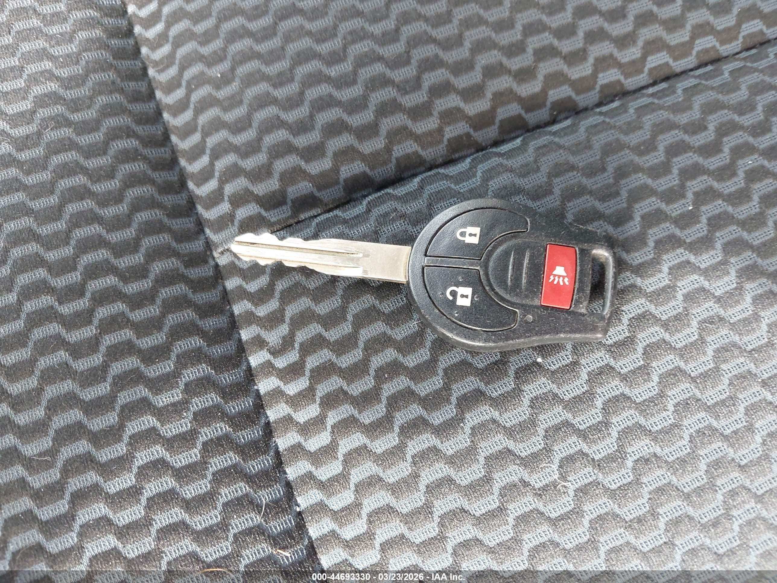 NISSAN VERSA image 11