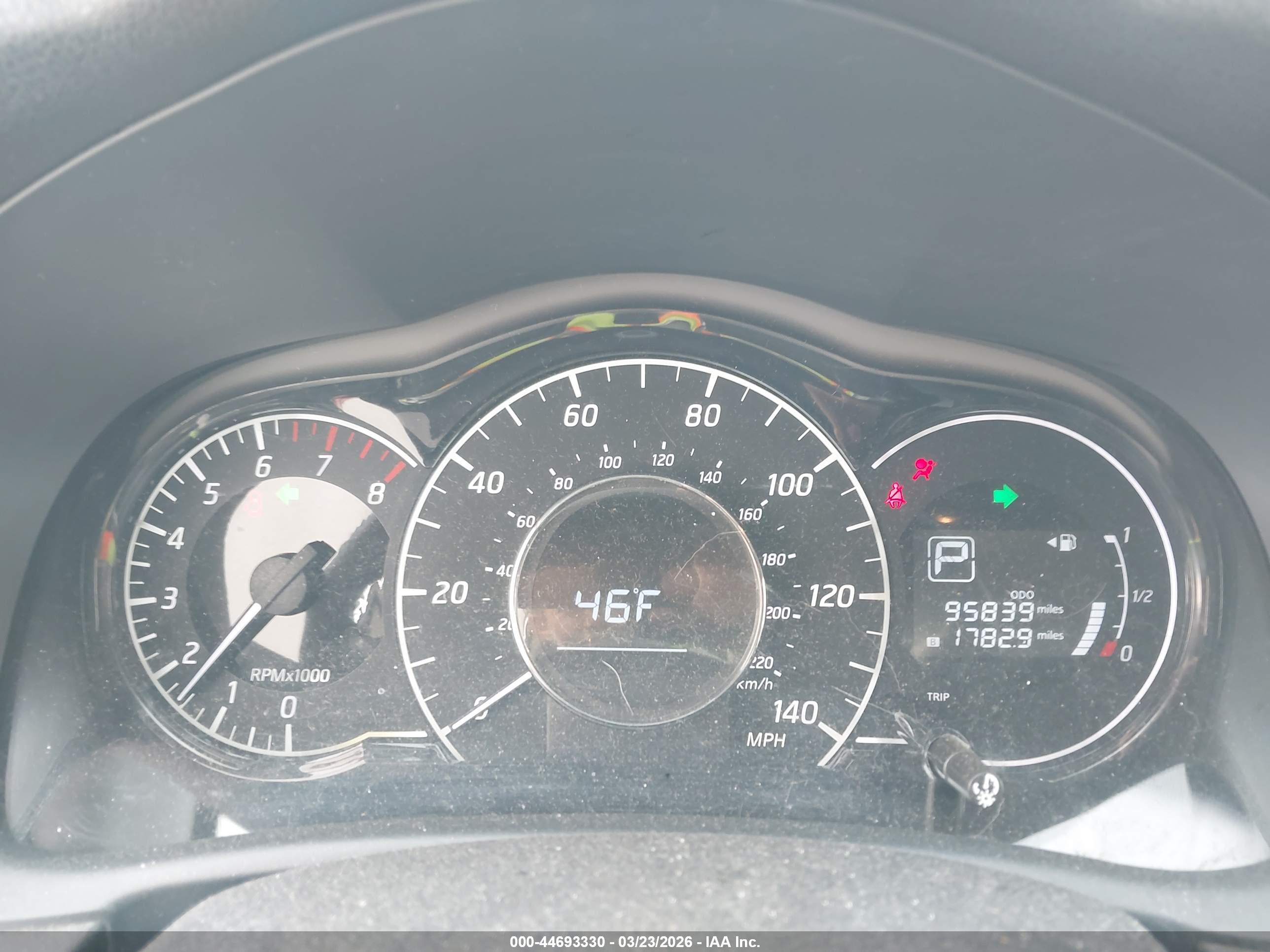 NISSAN VERSA image 7