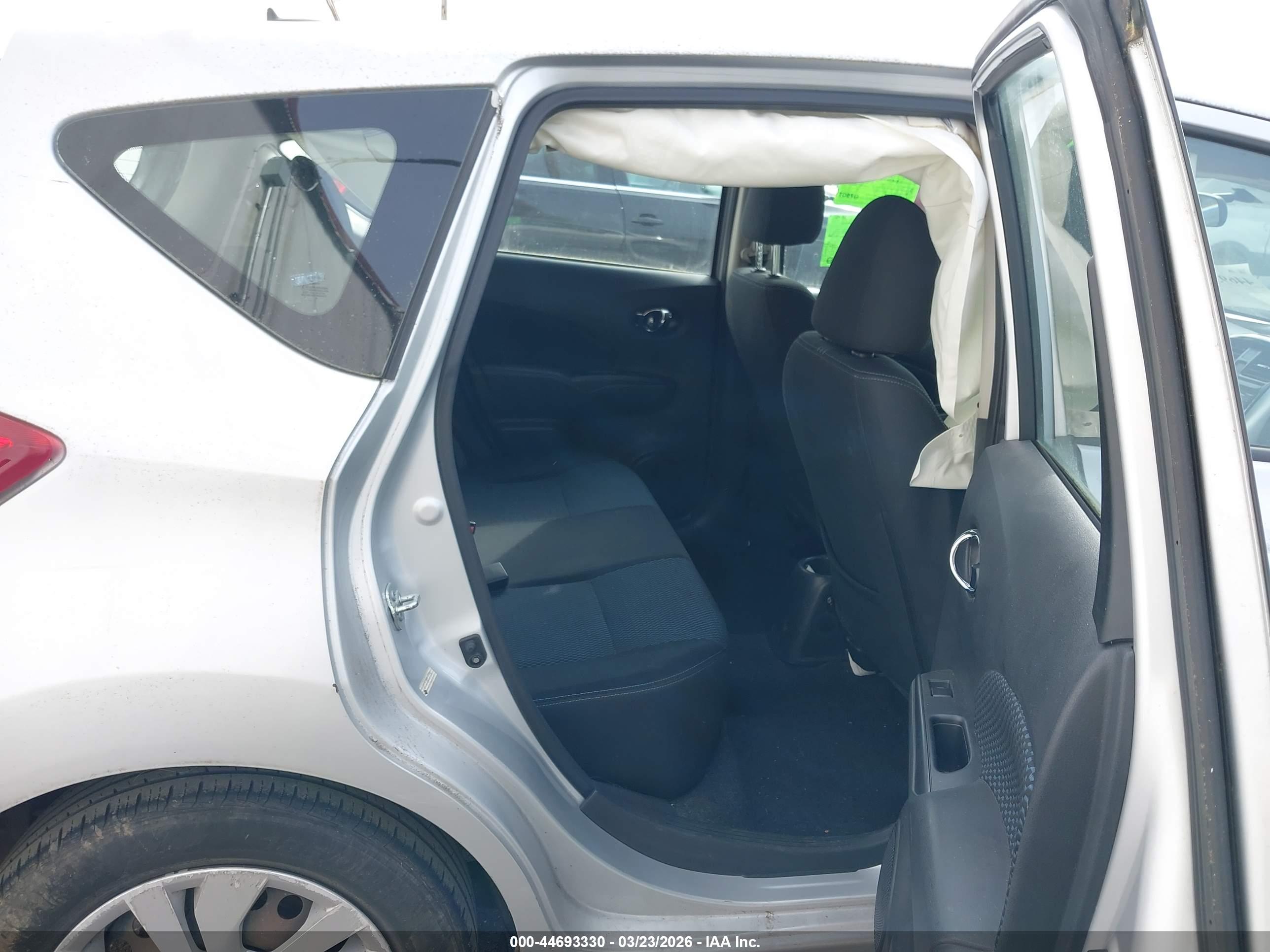 NISSAN VERSA image 8
