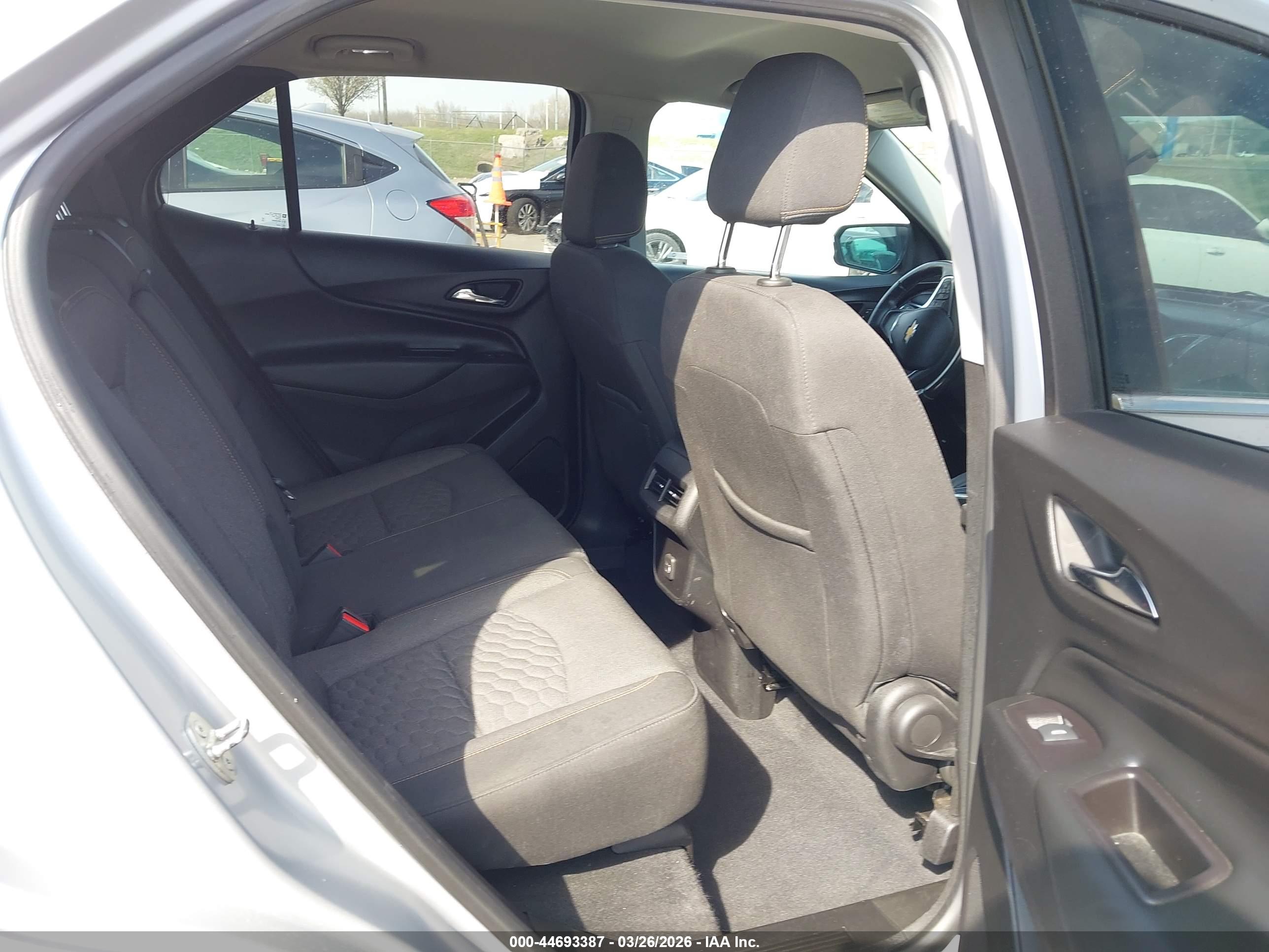 CHEVROLET EQUINOX image 8