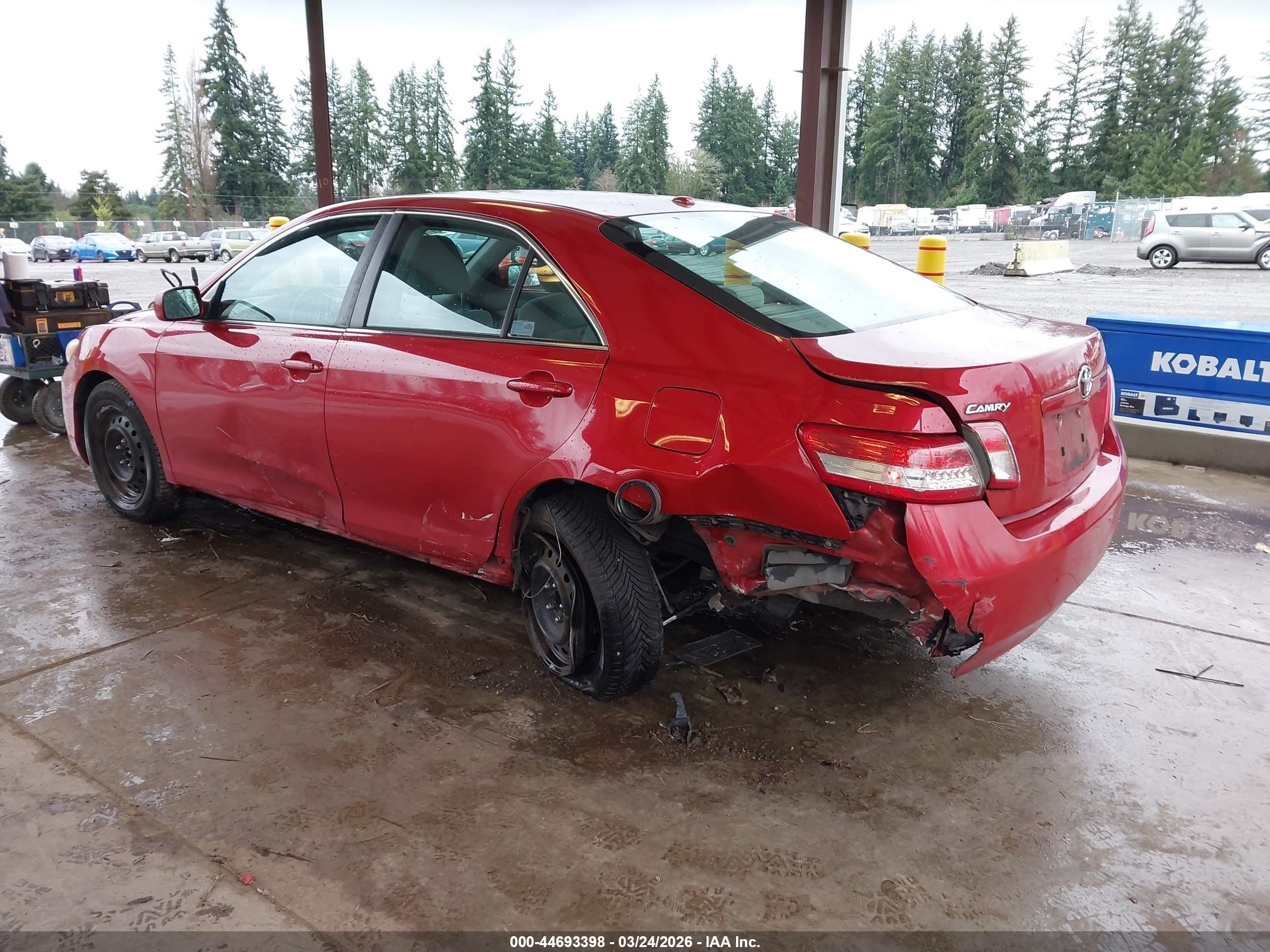 TOYOTA CAMRY image 3