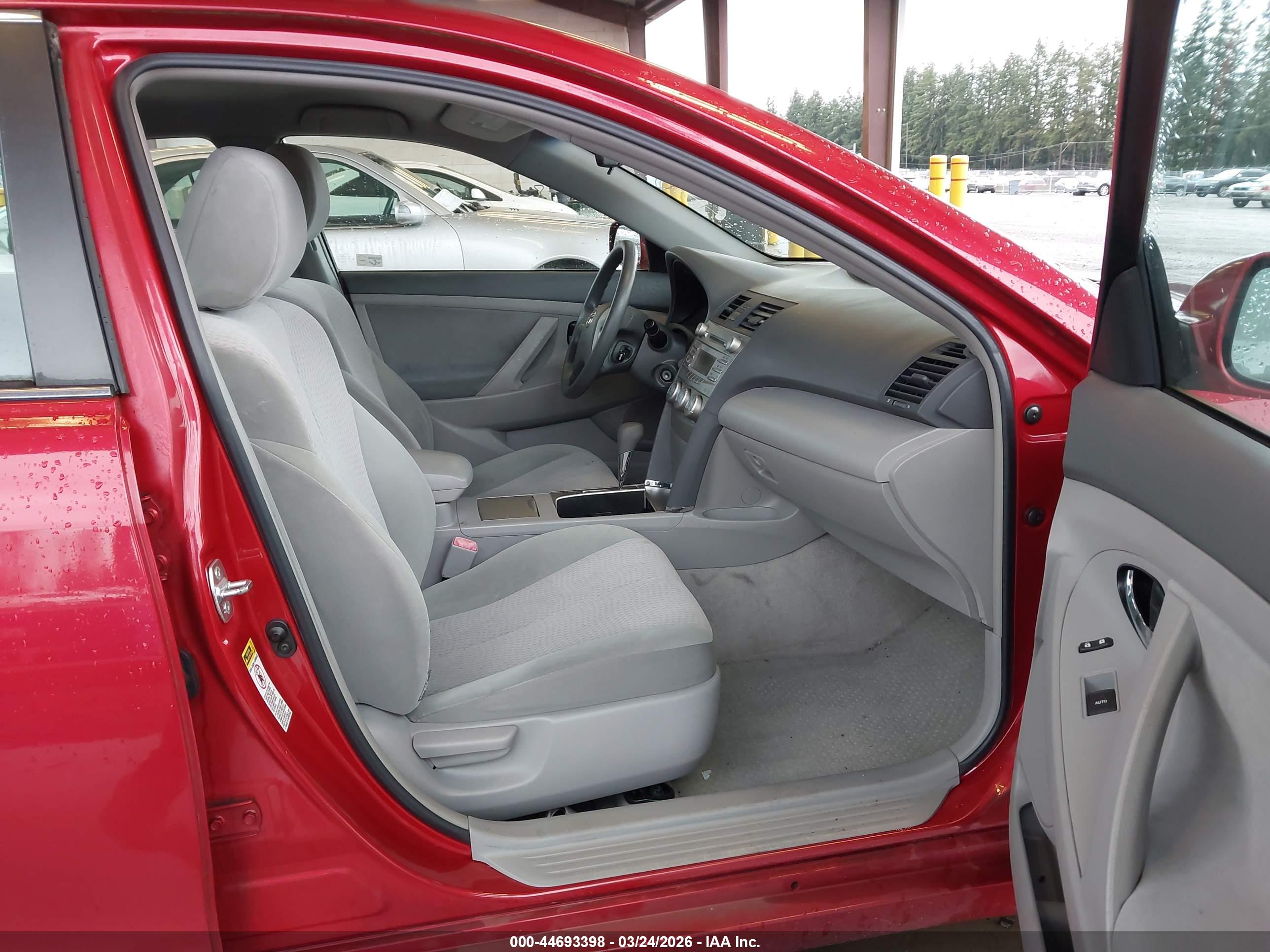TOYOTA CAMRY image 5
