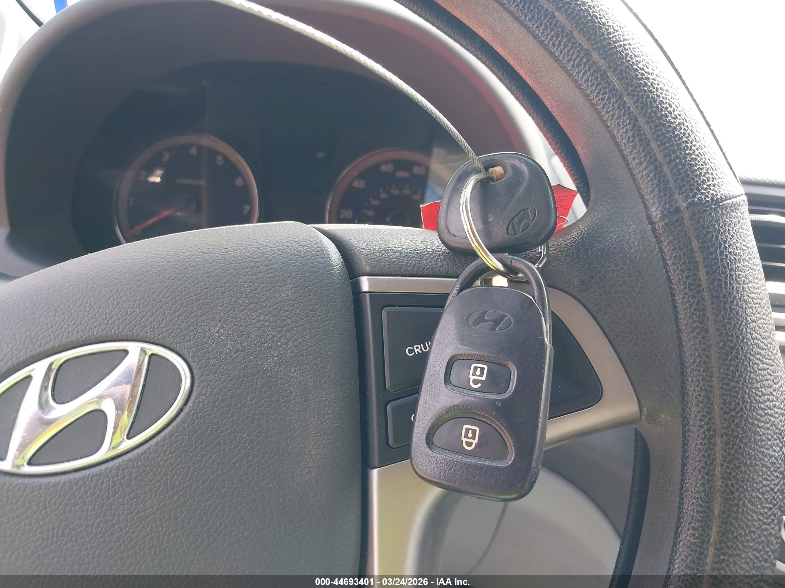 HYUNDAI ACCENT image 11