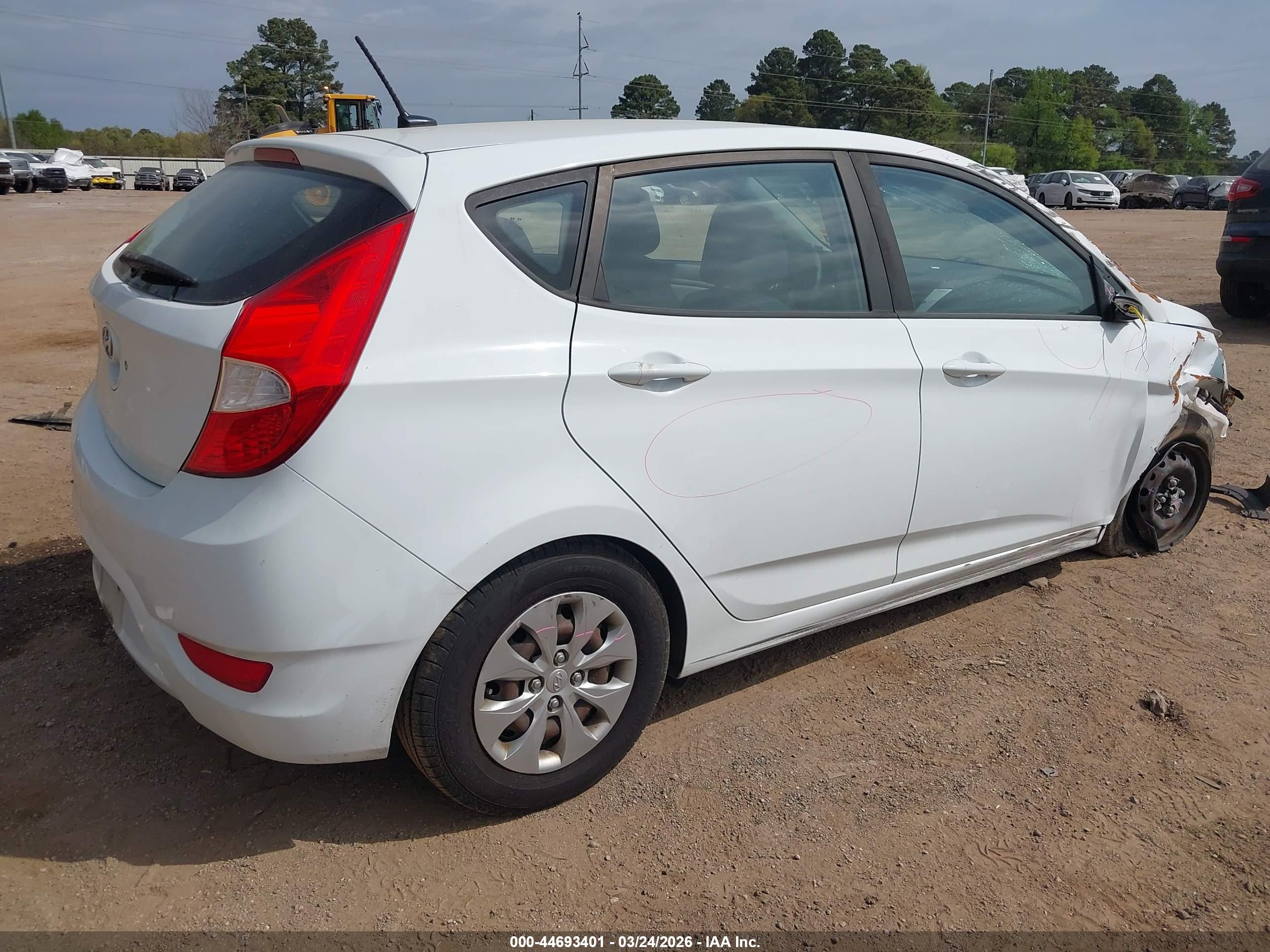 HYUNDAI ACCENT image 4
