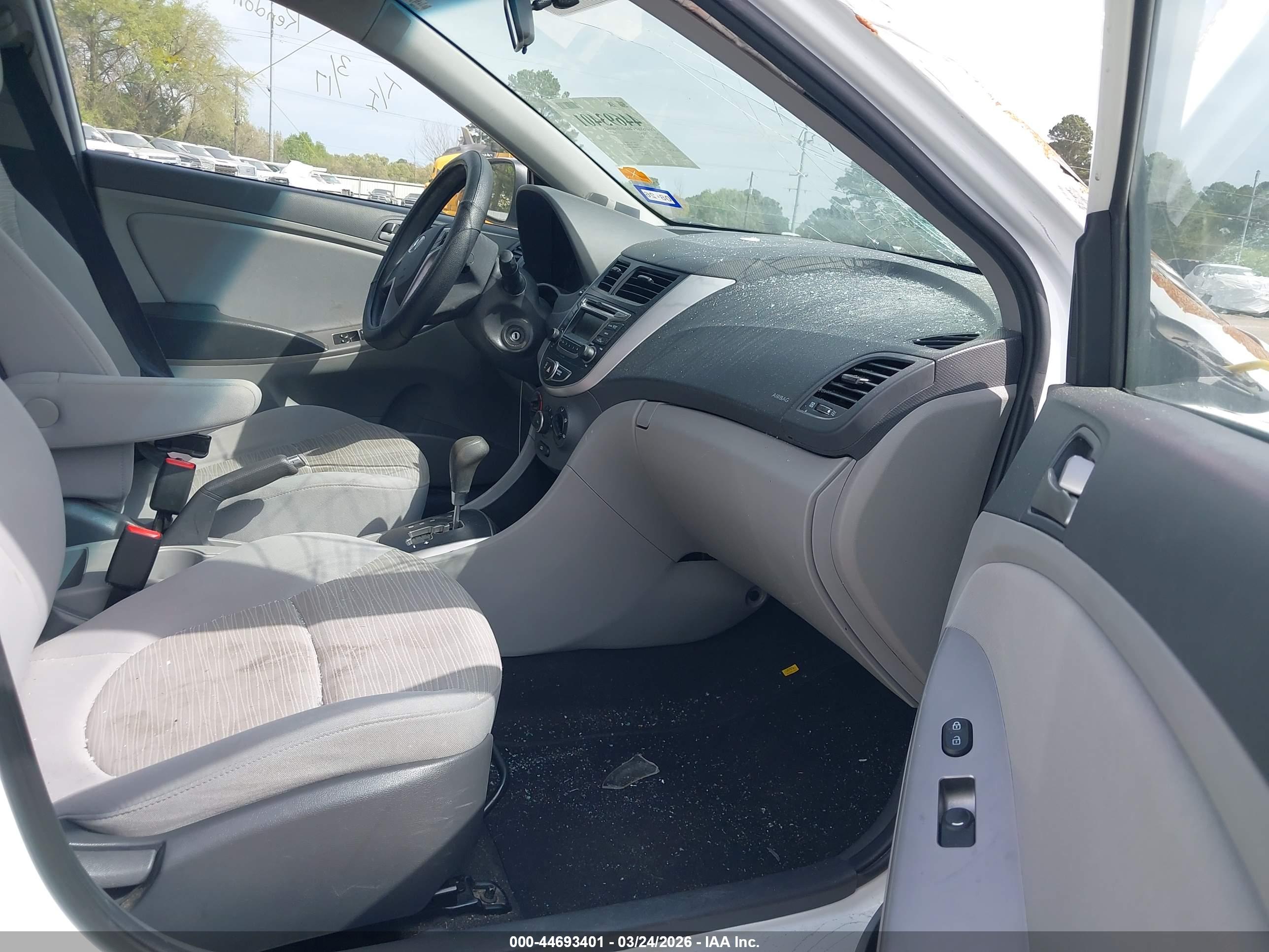 HYUNDAI ACCENT image 5