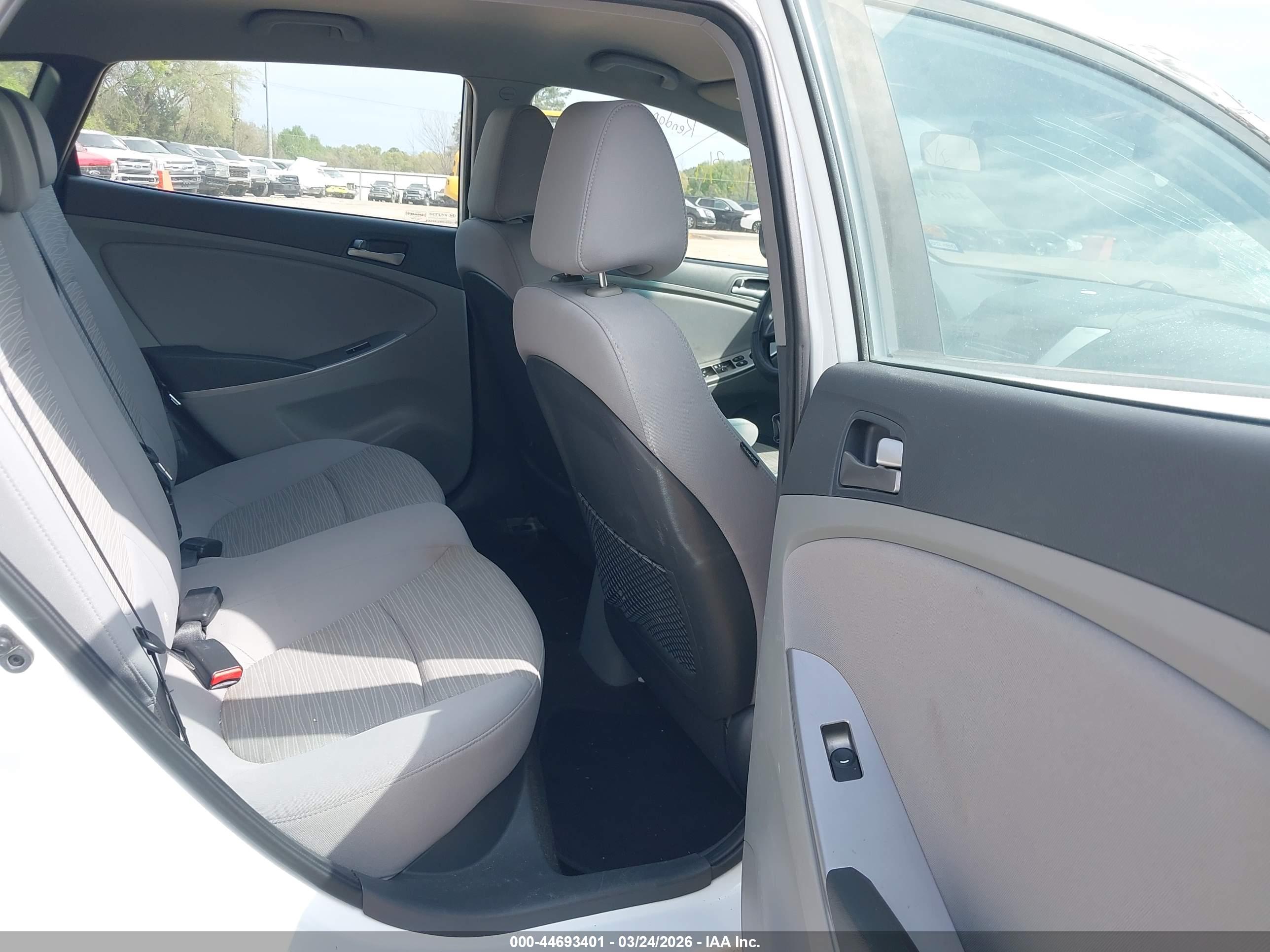 HYUNDAI ACCENT image 8