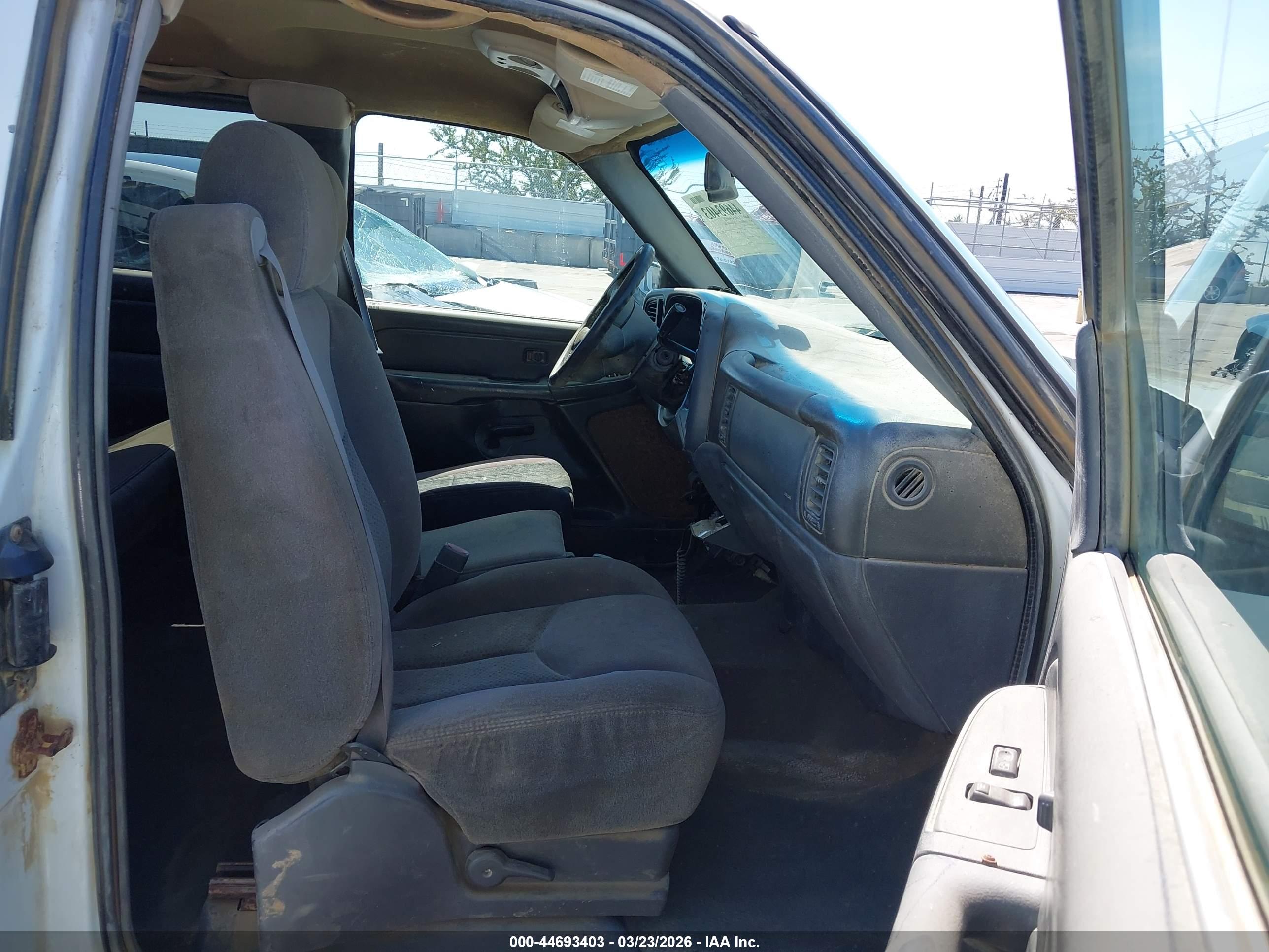 CHEVROLET SILVERADO image 5