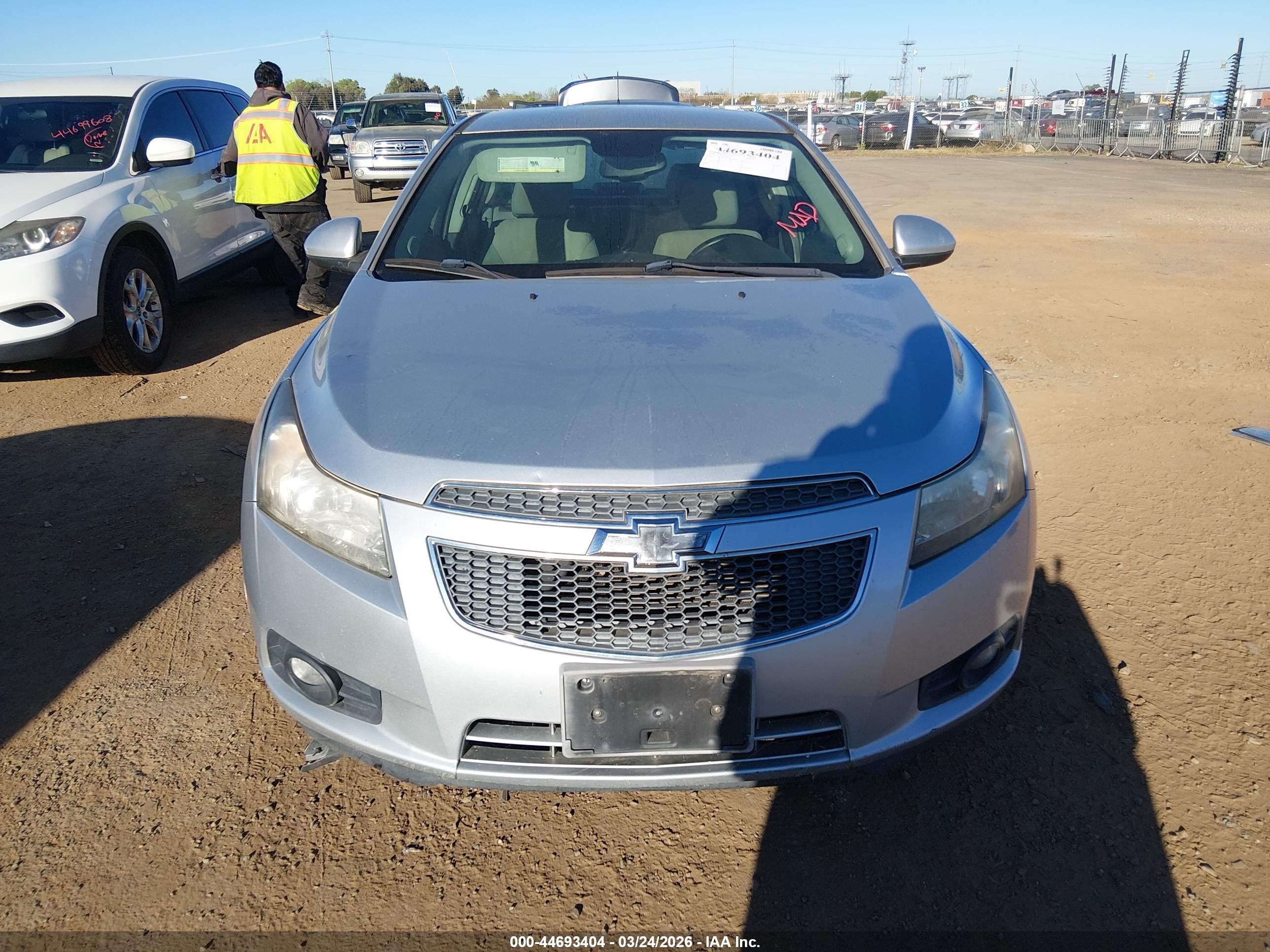 CHEVROLET CRUZE image 6