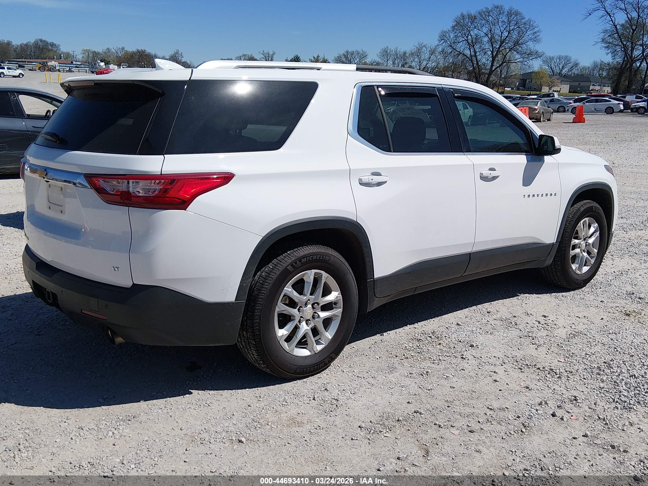 CHEVROLET TRAVERSE image 4
